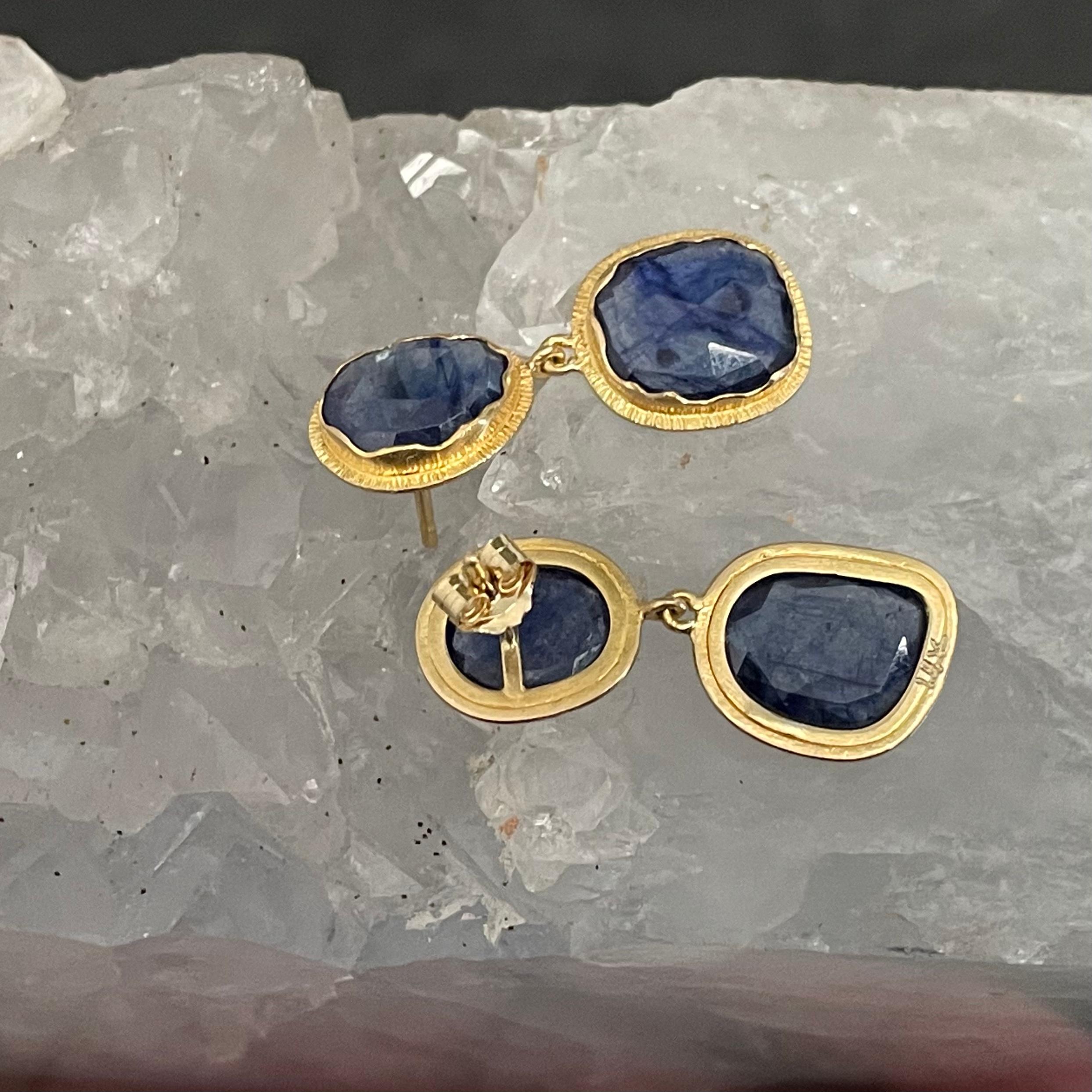 Mixed Cut Steven Battelle 13.5 Carats Blue Sapphire 18K Gold Post Earrings For Sale