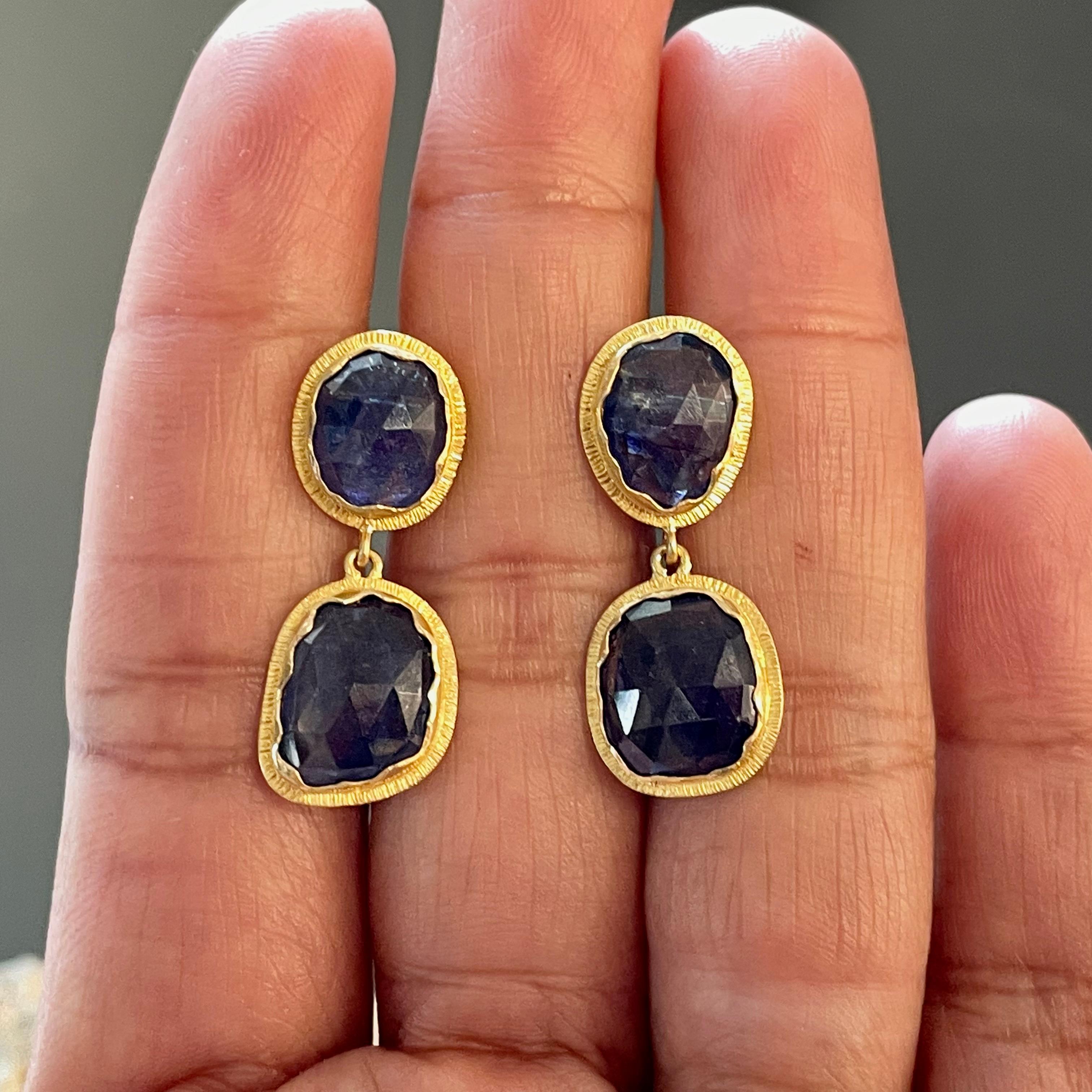 Steven Battelle 13.5 Carats Blue Sapphire 18K Gold Post Earrings In New Condition For Sale In Soquel, CA