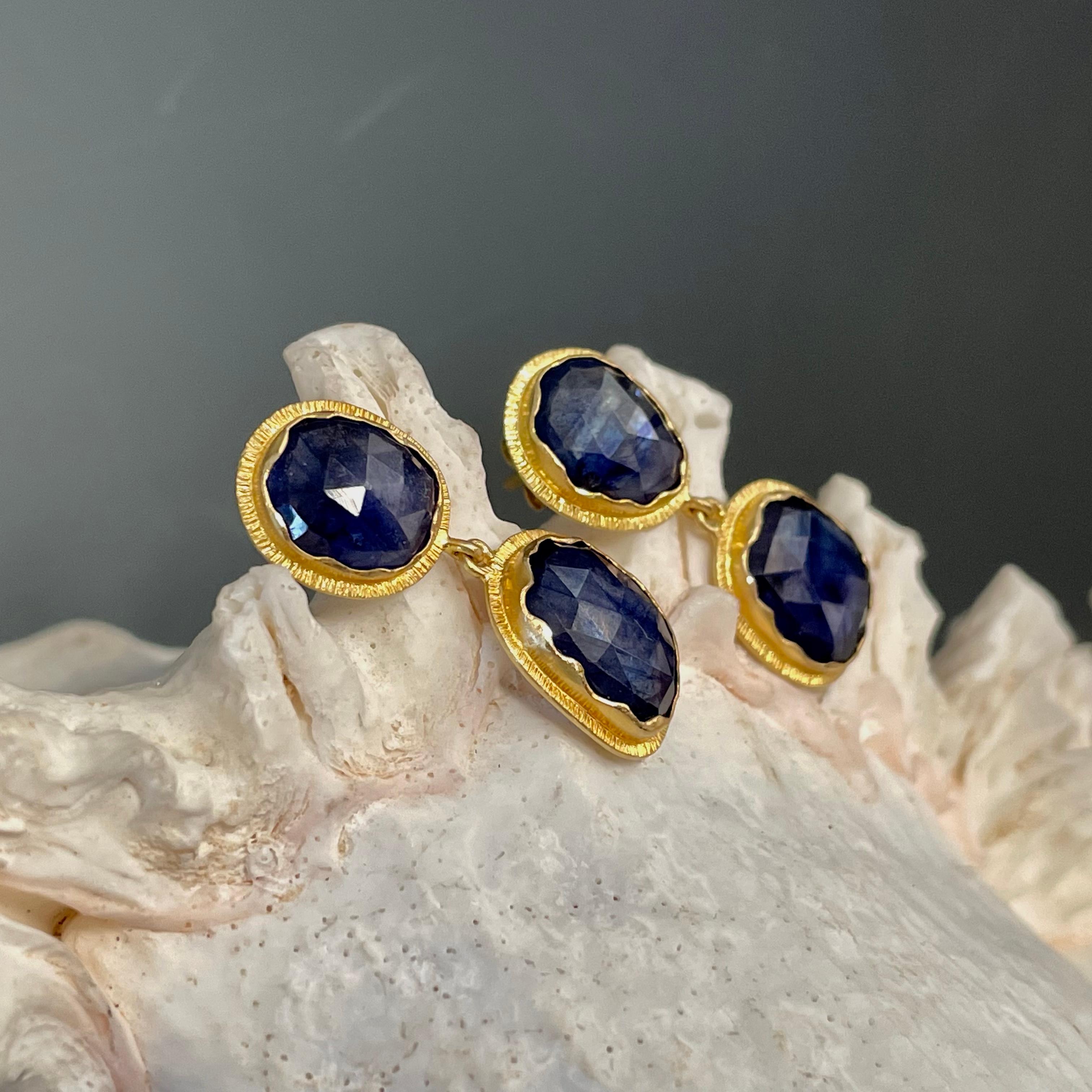 Steven Battelle 13.5 Carats Blue Sapphire 18K Gold Post Earrings For Sale 1
