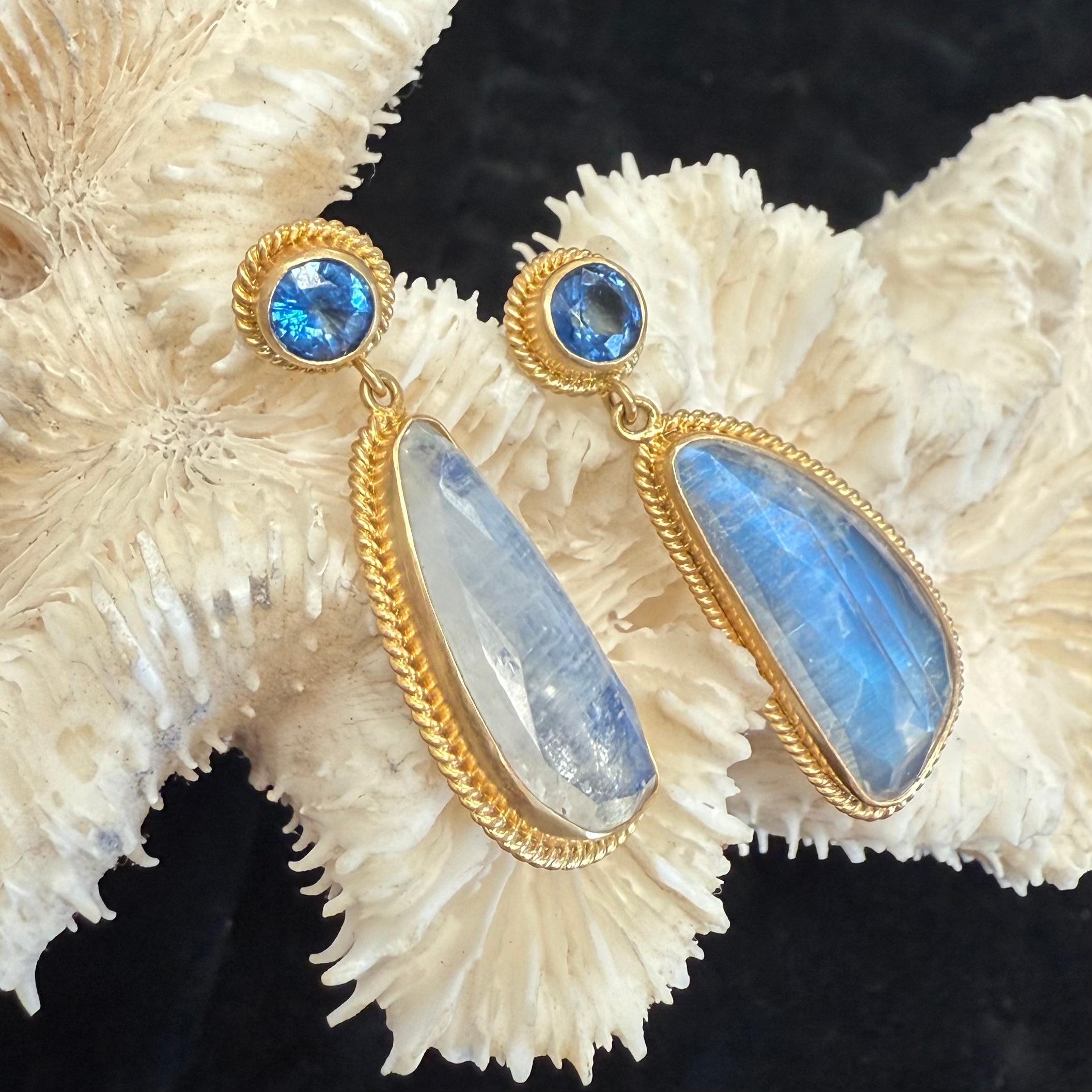 Steven Battelle 13.7 Carats Rainbow Moonstone Kyanite 18K Gold Post Earrings For Sale 6