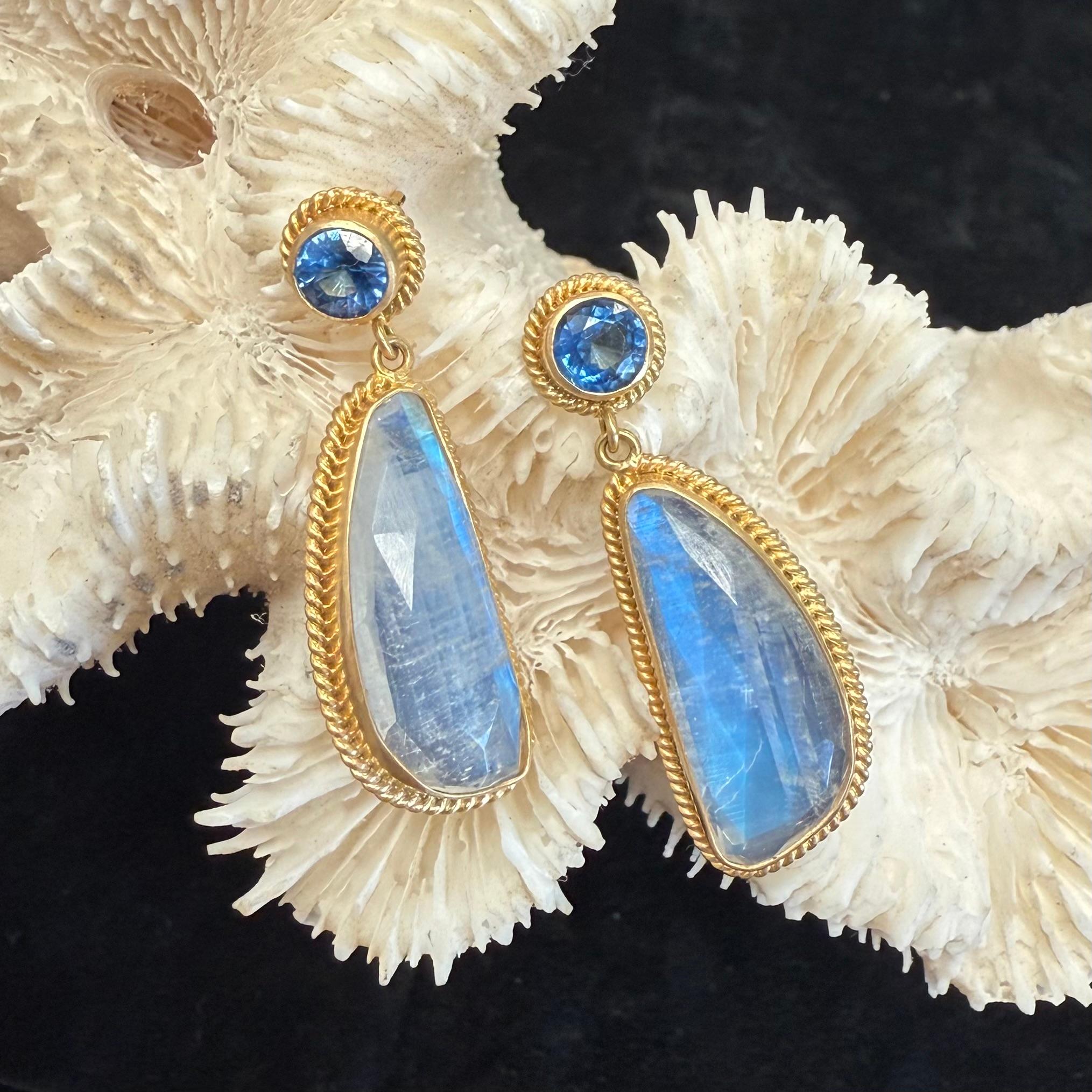 Steven Battelle 13.7 Carats Rainbow Moonstone Kyanite 18K Gold Post Earrings For Sale 7