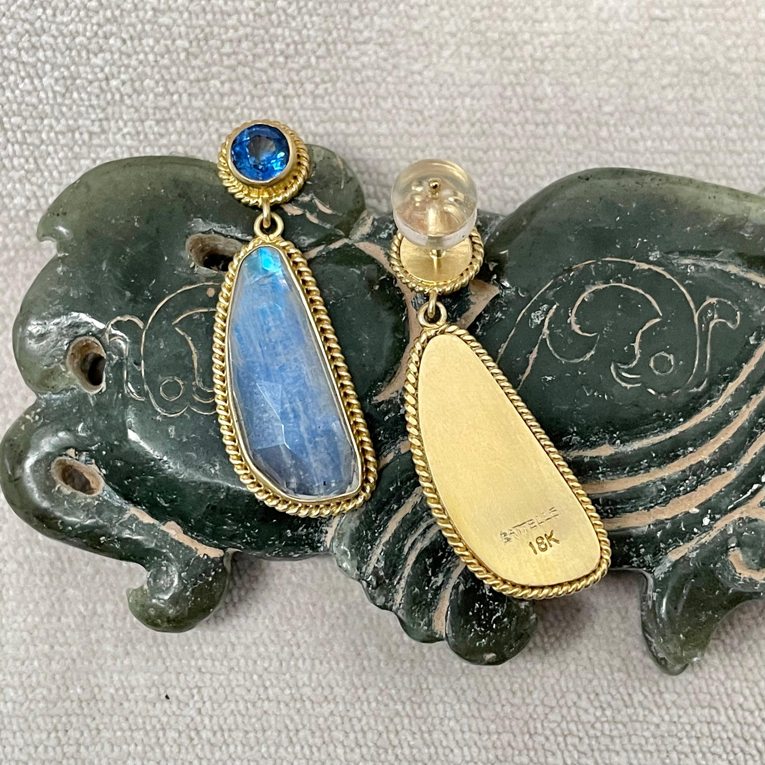 Steven Battelle 13.7 Carats Rainbow Moonstone Kyanite 18K Gold Post Earrings In New Condition For Sale In Soquel, CA