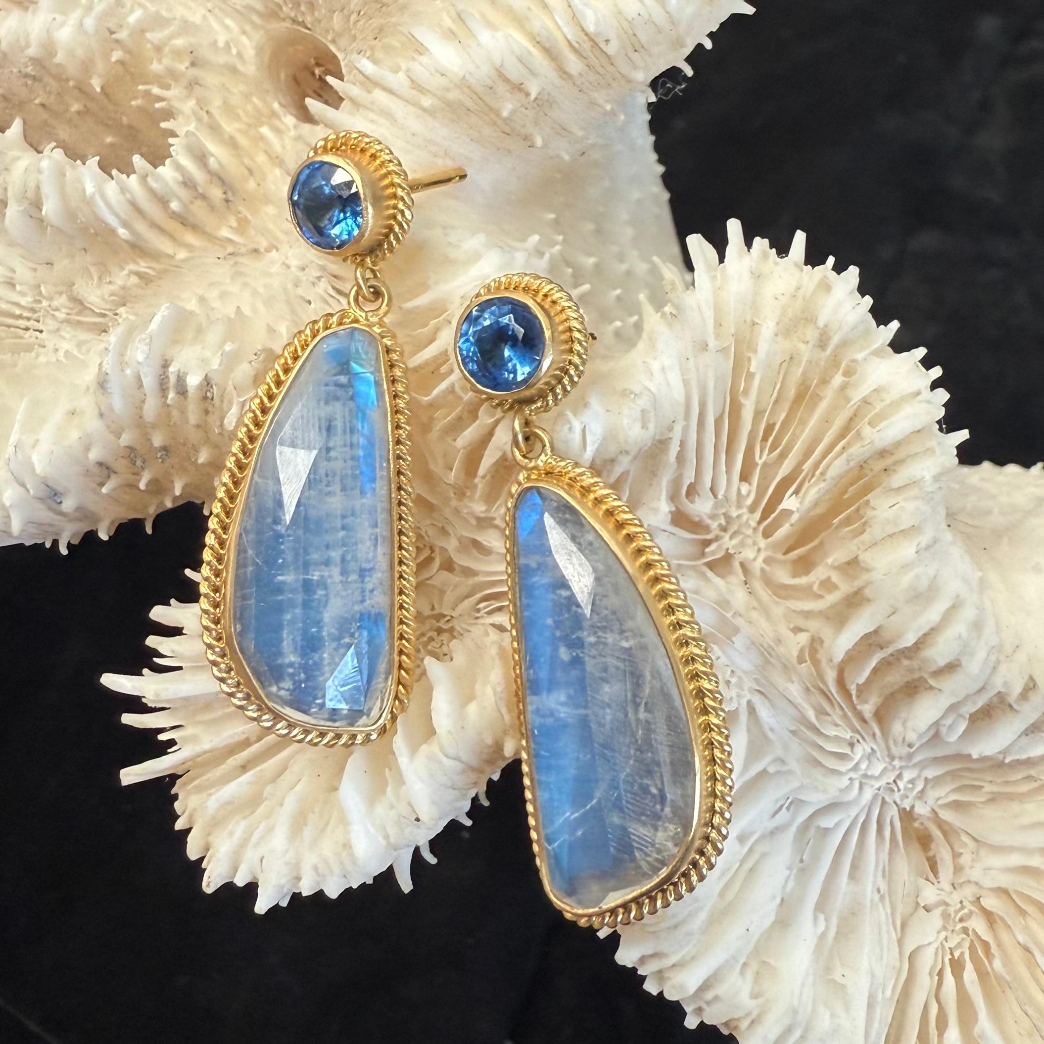 Steven Battelle 13.7 Carats Rainbow Moonstone Kyanite 18K Gold Post Earrings For Sale 2