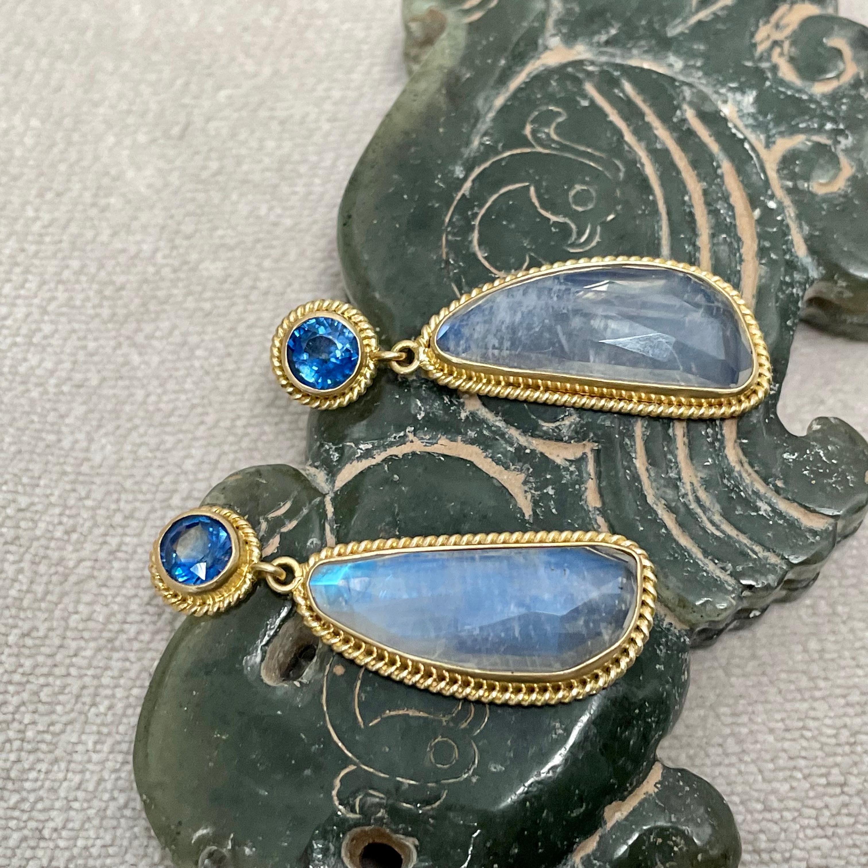 Steven Battelle 13.7 Carats Rainbow Moonstone Kyanite 18K Gold Post Earrings For Sale 3