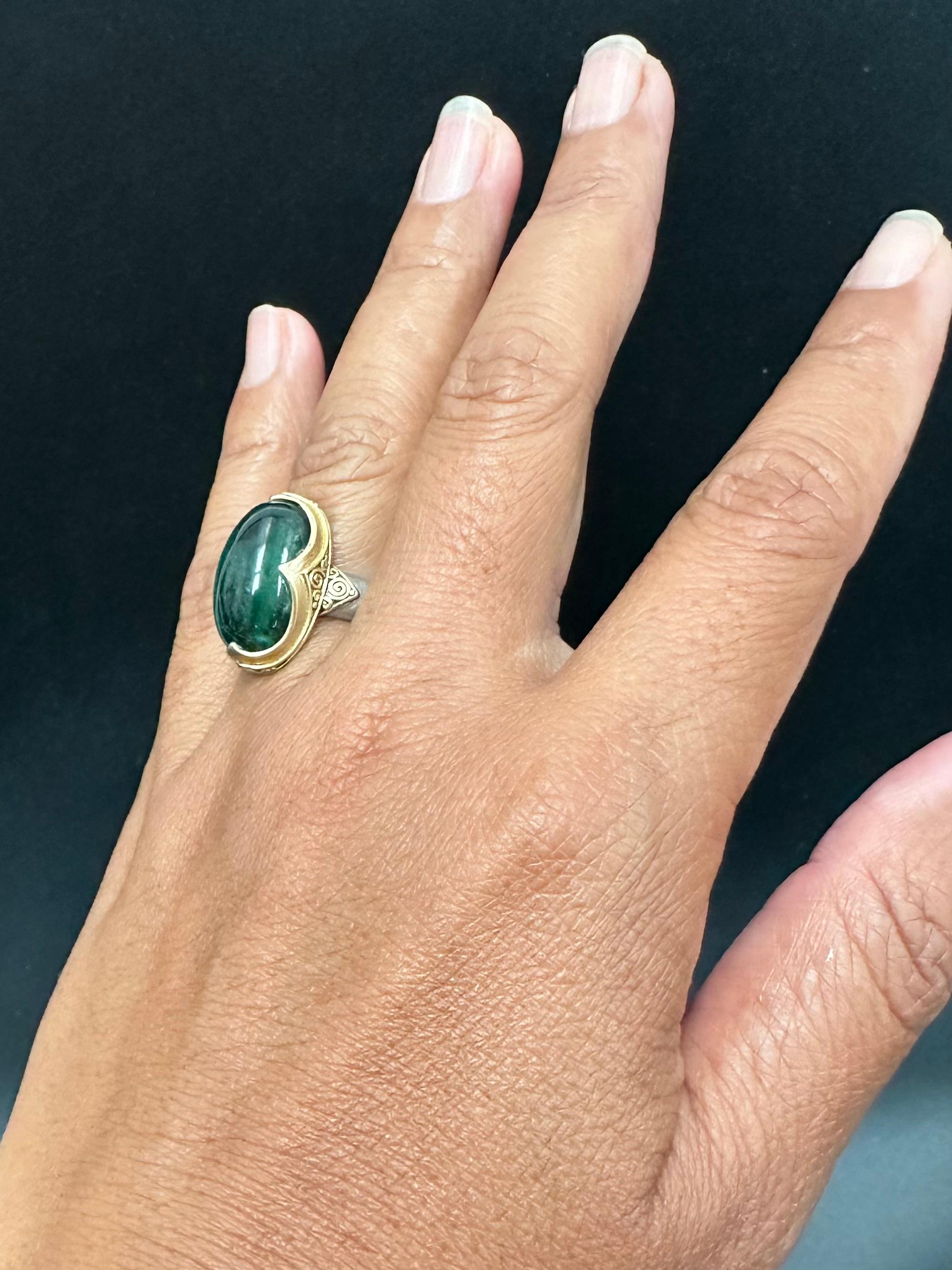 Steven Battelle, bague en or 18 carats avec tourmaline verte cabochon de 13,9 carats en vente 3
