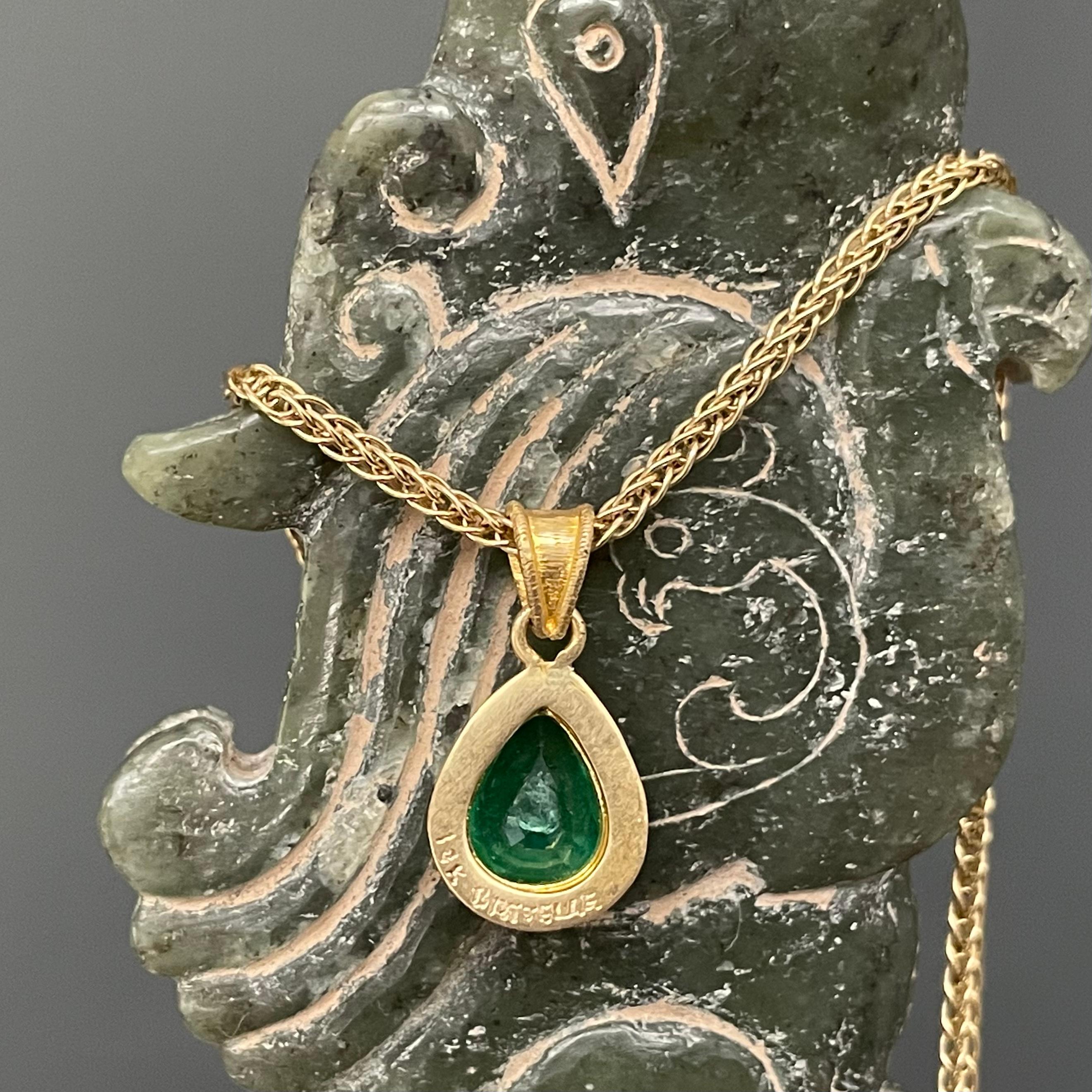 Steven Battelle 1.4 Carats Emerald 18K Gold Pendant For Sale 5