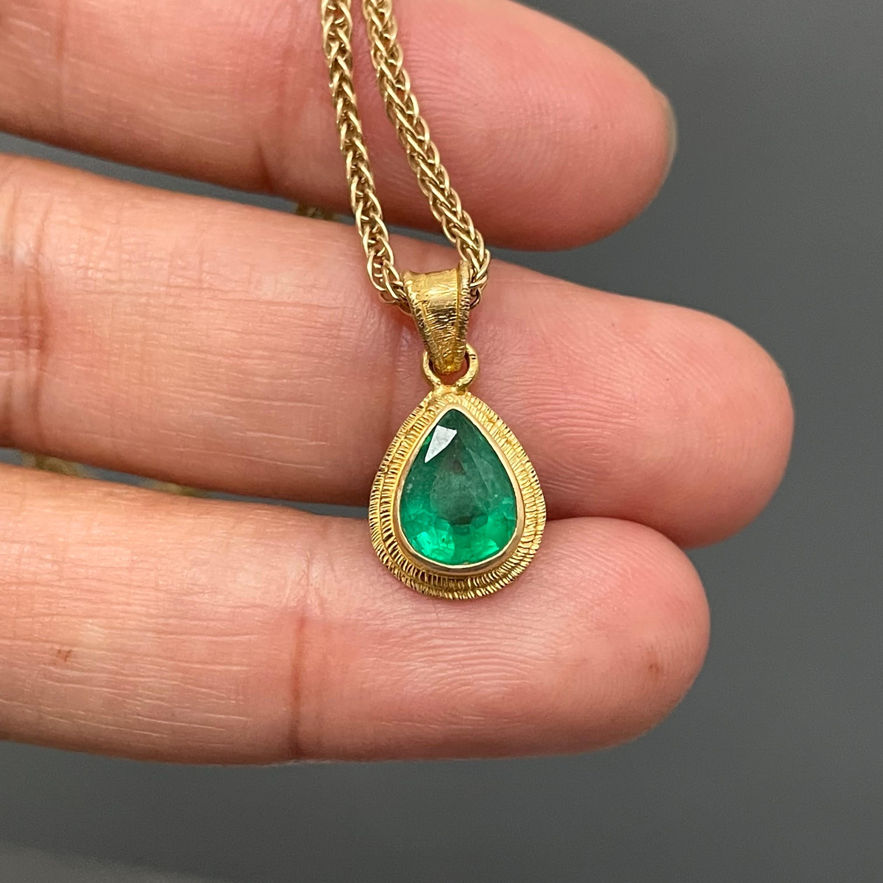 Steven Battelle 1.4 Carats Emerald 18K Gold Pendant For Sale 6