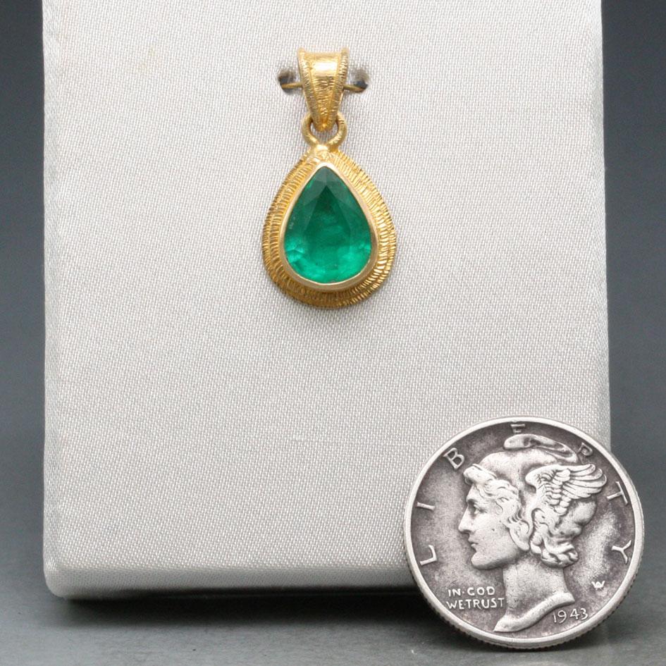 Steven Battelle 1.4 Carats Emerald 18K Gold Pendant For Sale 7