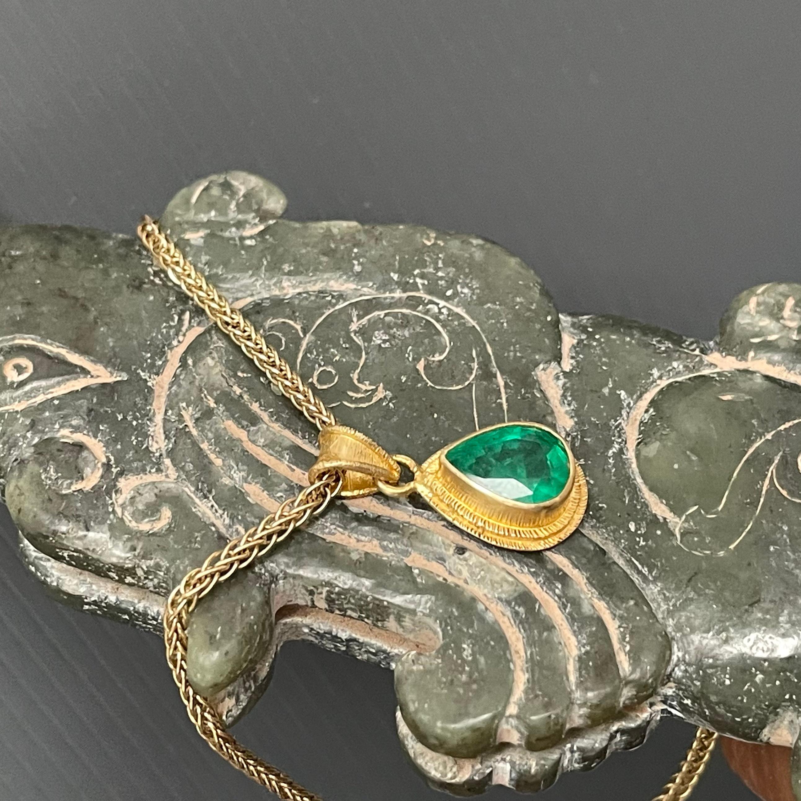 Pear Cut Steven Battelle 1.4 Carats Emerald 18K Gold Pendant For Sale