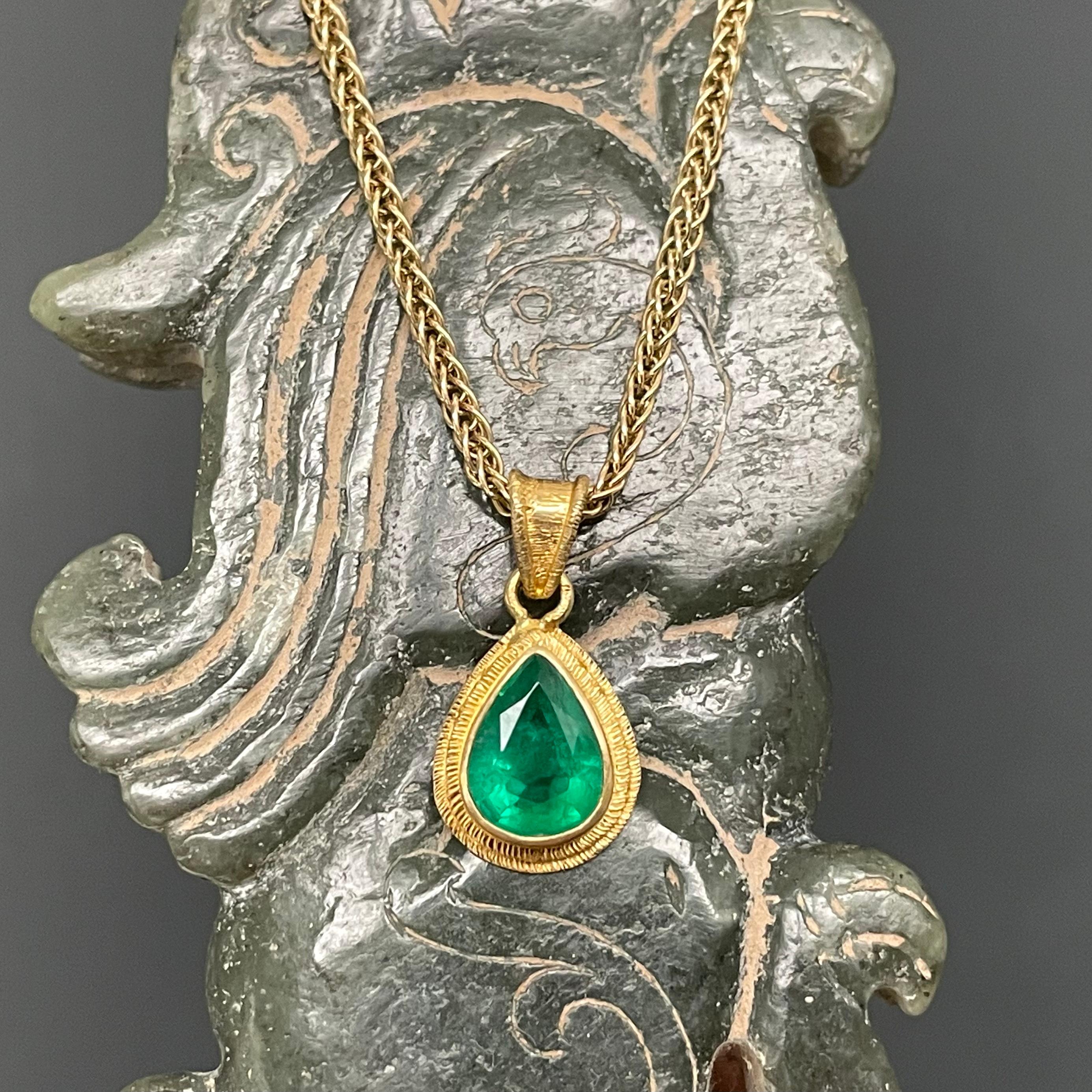 Steven Battelle 1.4 Carats Emerald 18K Gold Pendant For Sale 2