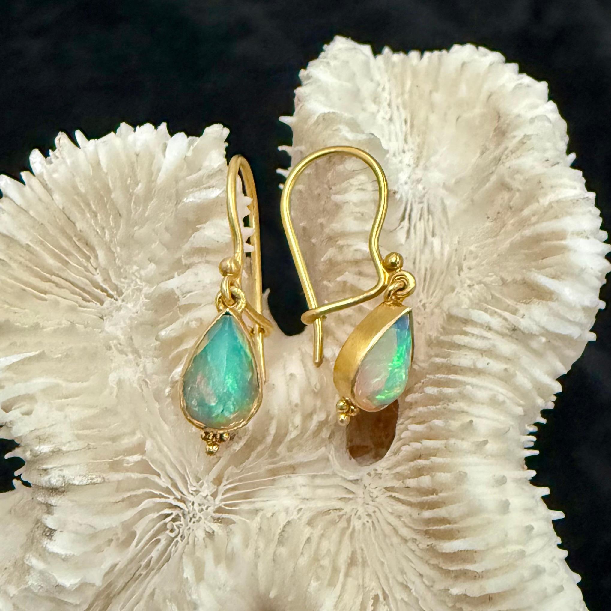 Steven Battelle Orecchini in oro 18K con opale etiope da 1,4 carati in vendita 6