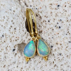 Steven Battelle 1,4 Karat Äthiopischer Opal 18K Gold Ohrringe