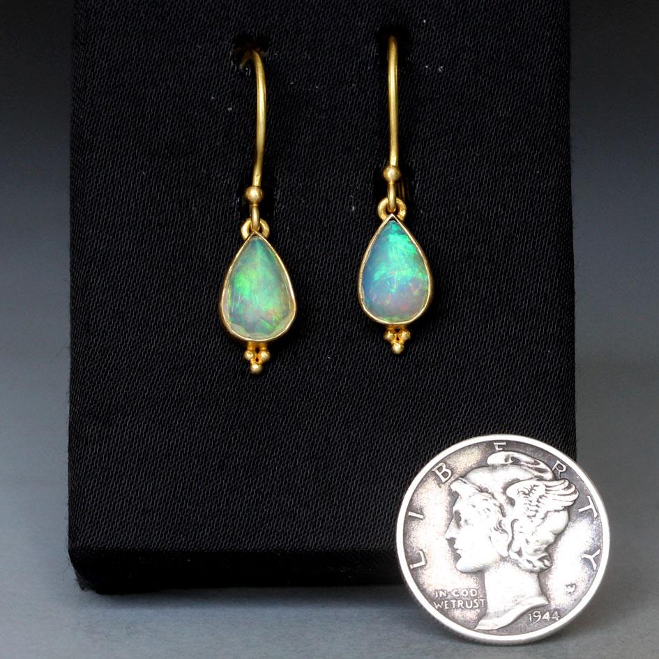 Steven Battelle Orecchini in oro 18K con opale etiope da 1,4 carati in vendita 1
