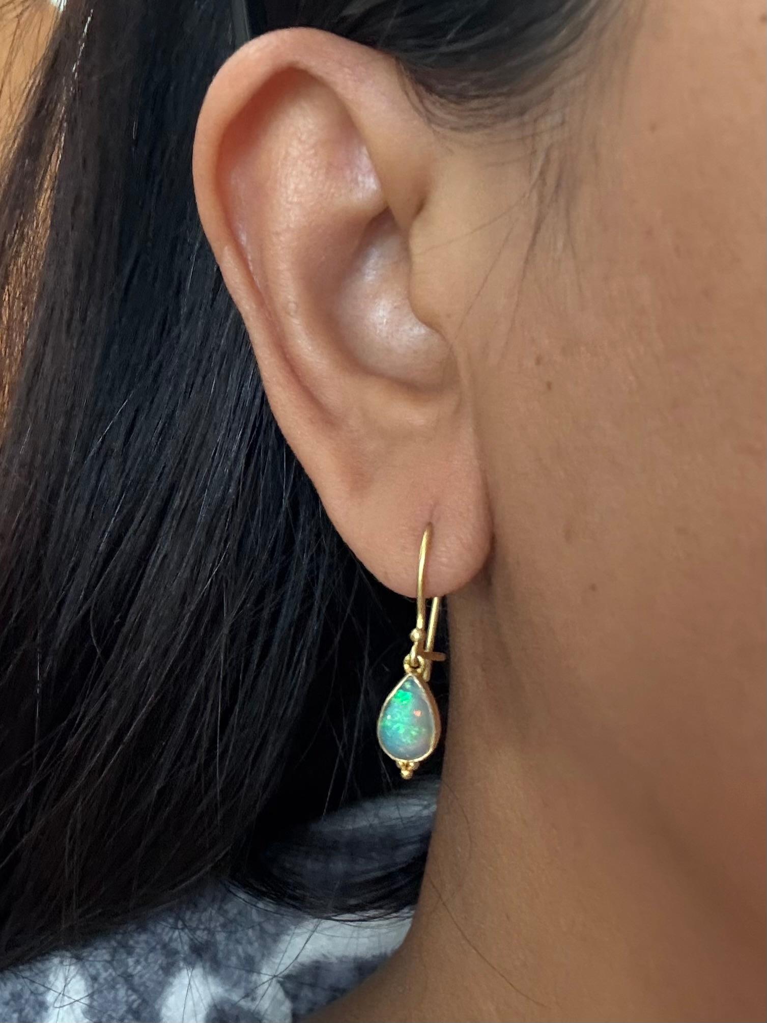 Steven Battelle Orecchini in oro 18K con opale etiope da 1,4 carati in vendita 3