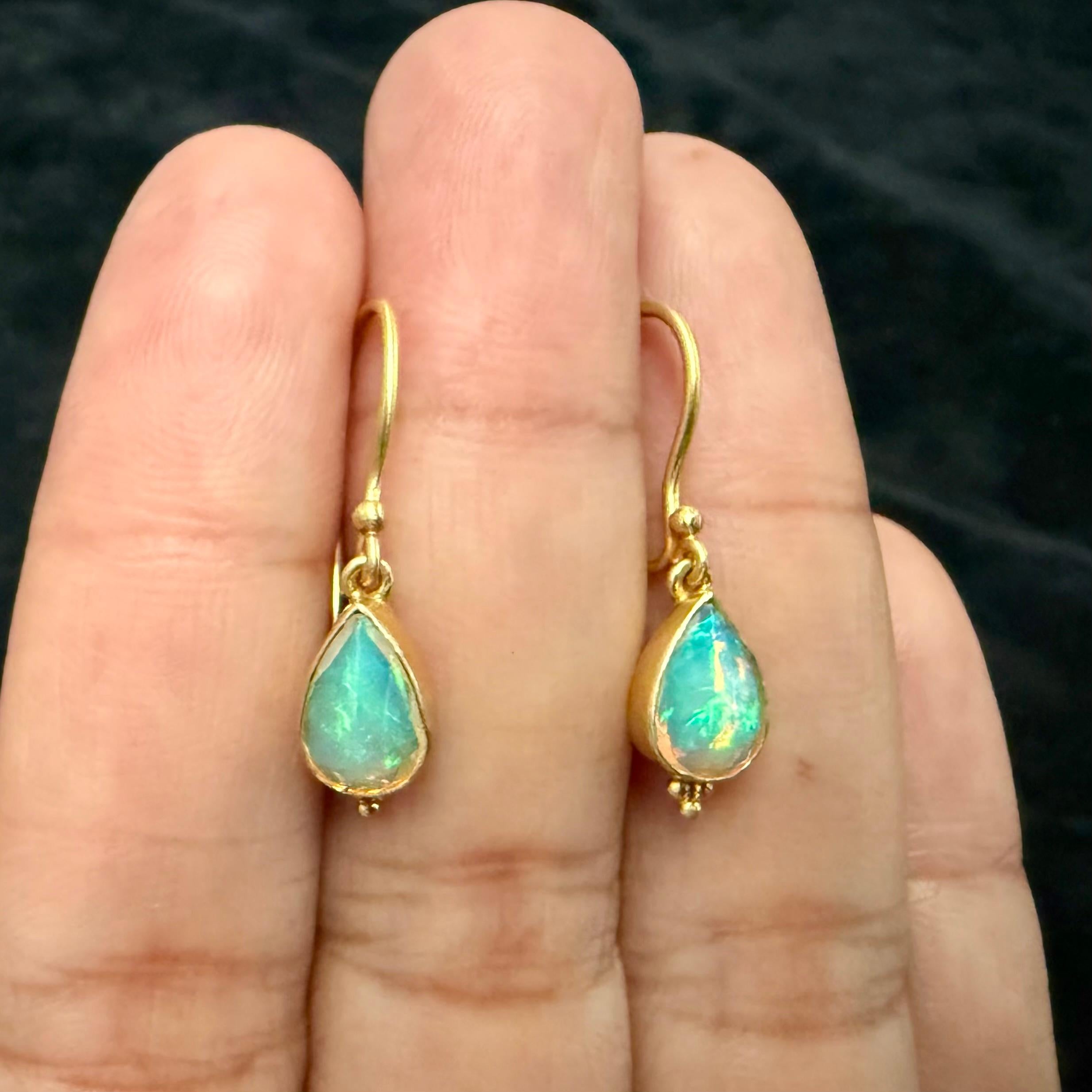 Steven Battelle Orecchini in oro 18K con opale etiope da 1,4 carati in vendita 4