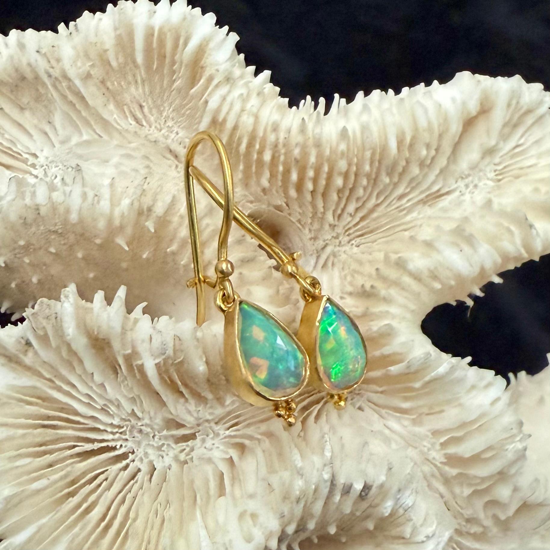 Steven Battelle Orecchini in oro 18K con opale etiope da 1,4 carati in vendita 5