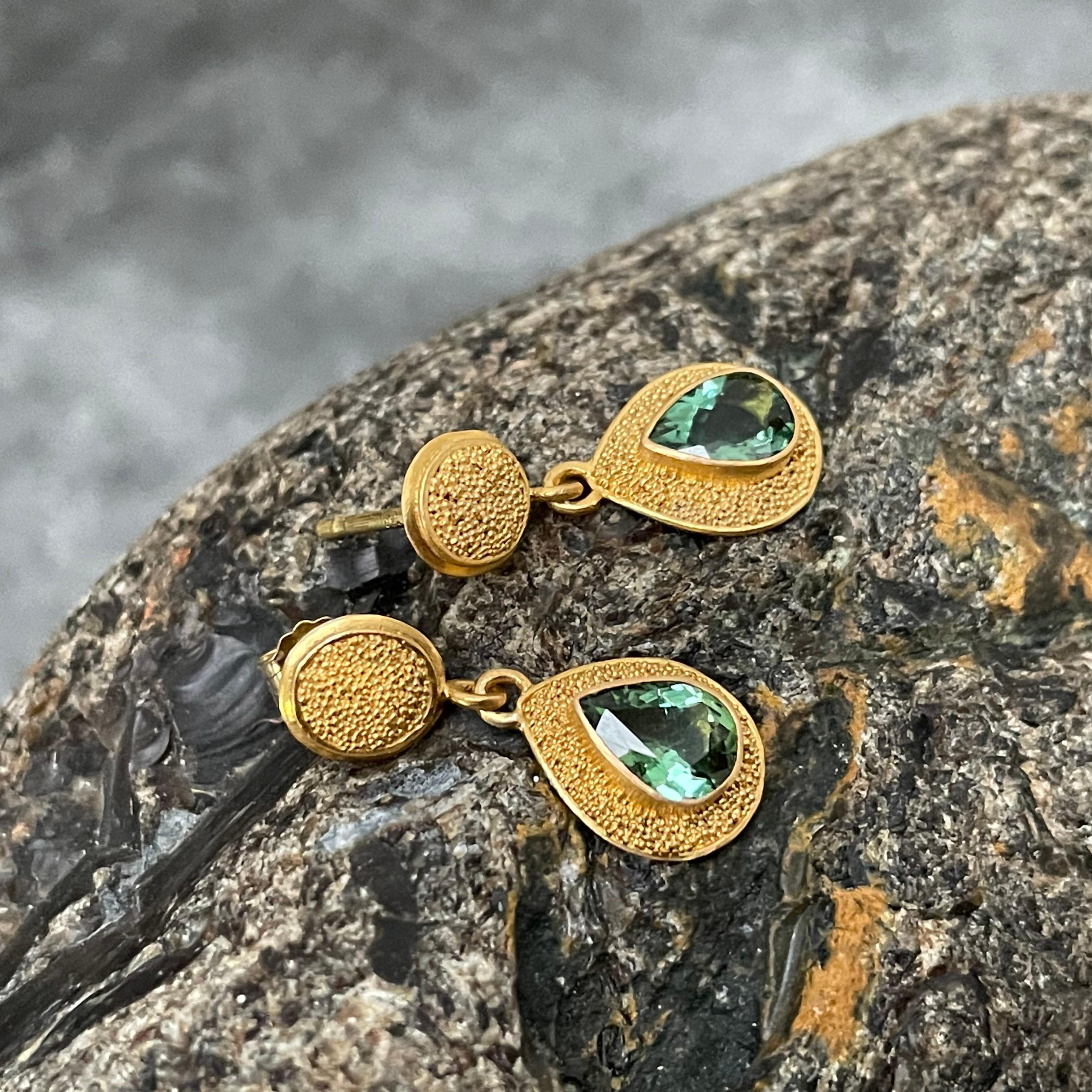 Steven Battelle 1.4 Carats Green Tourmaline 22K Gold Granulated Post Earrings In New Condition For Sale In Soquel, CA