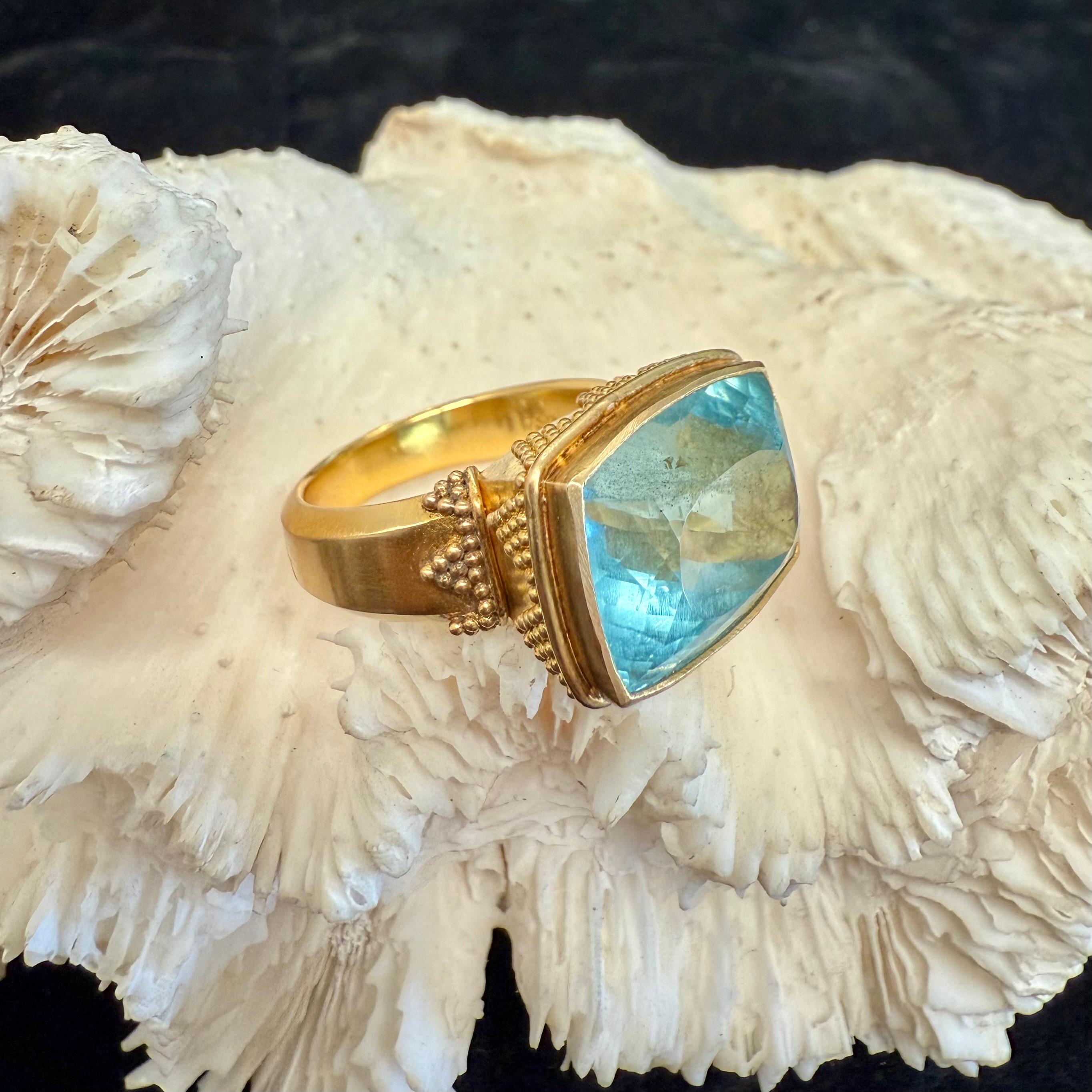 Steven Battelle 14,0 Karat Facettierter Aquamarin 18K Goldring für Damen oder Herren im Angebot