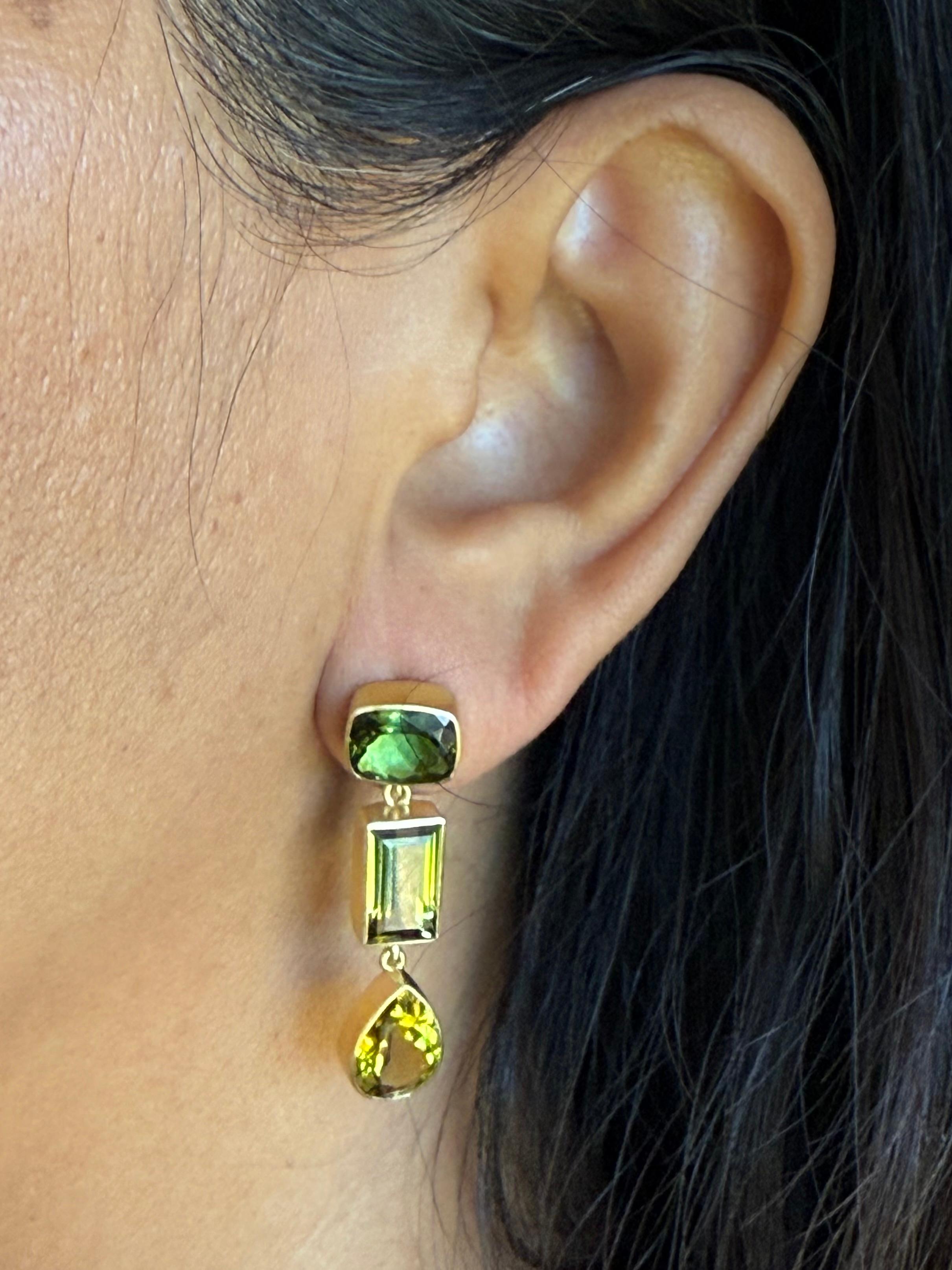 Steven Battelle 14.2 Carats Mixed Green Tourmaline 18K Gold Post Earrings For Sale 1