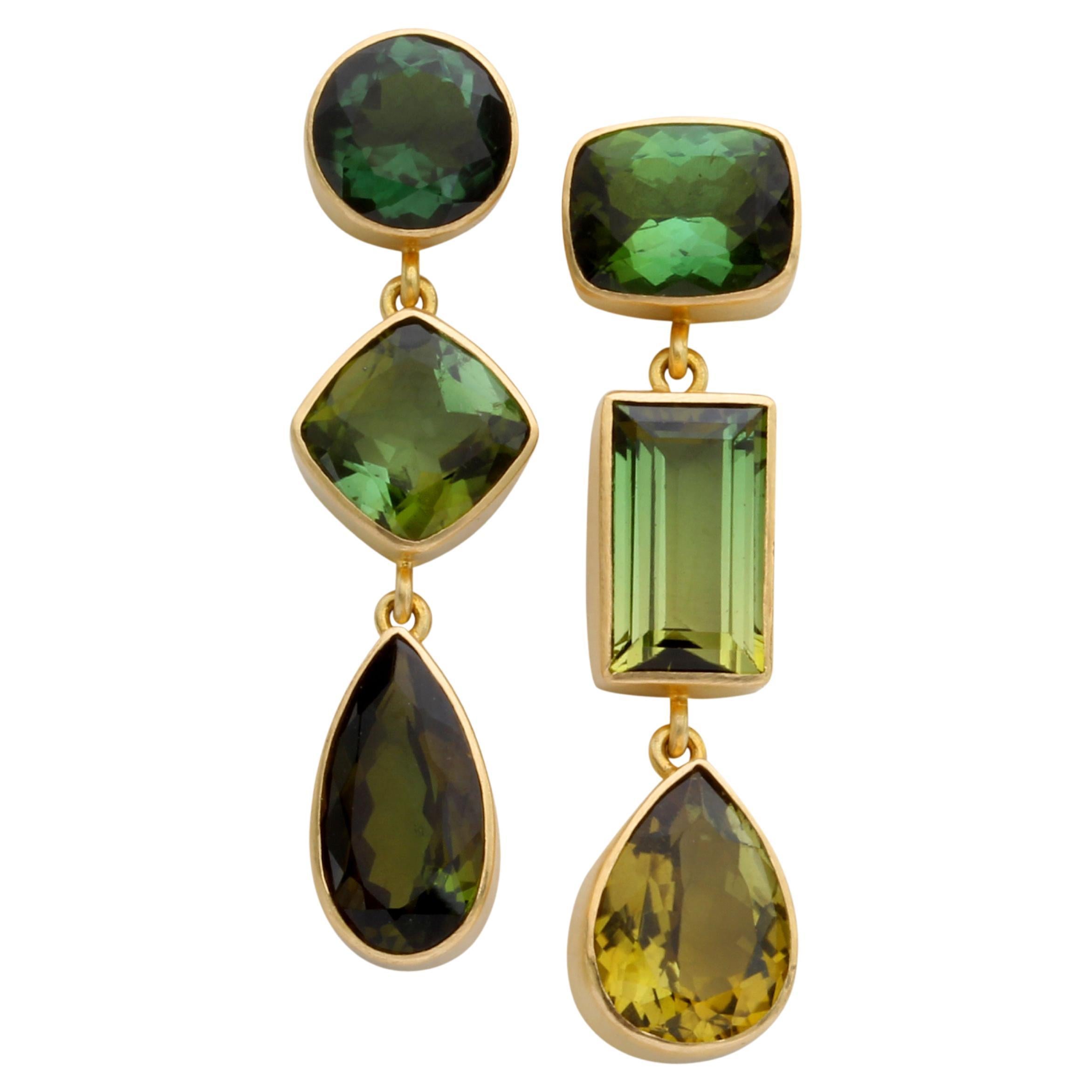 Steven Battelle Pendientes de oro de 18 quilates con turmalina verde mixta de 14,2 quilates