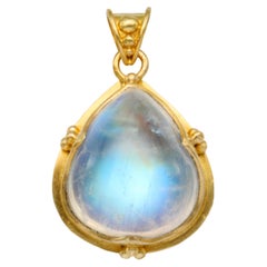 Steven Battelle 14.2 Carats Rainbow Moonstone 18K Gold Pendant 24 Inch 18K Chain