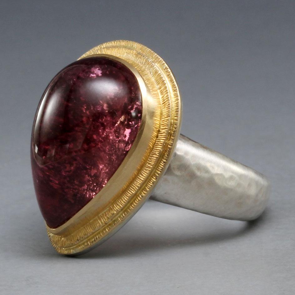 Contemporaneo Steven Battelle Anello con tormalina rosa da 14,4 carati in oro Sterling/18K in vendita
