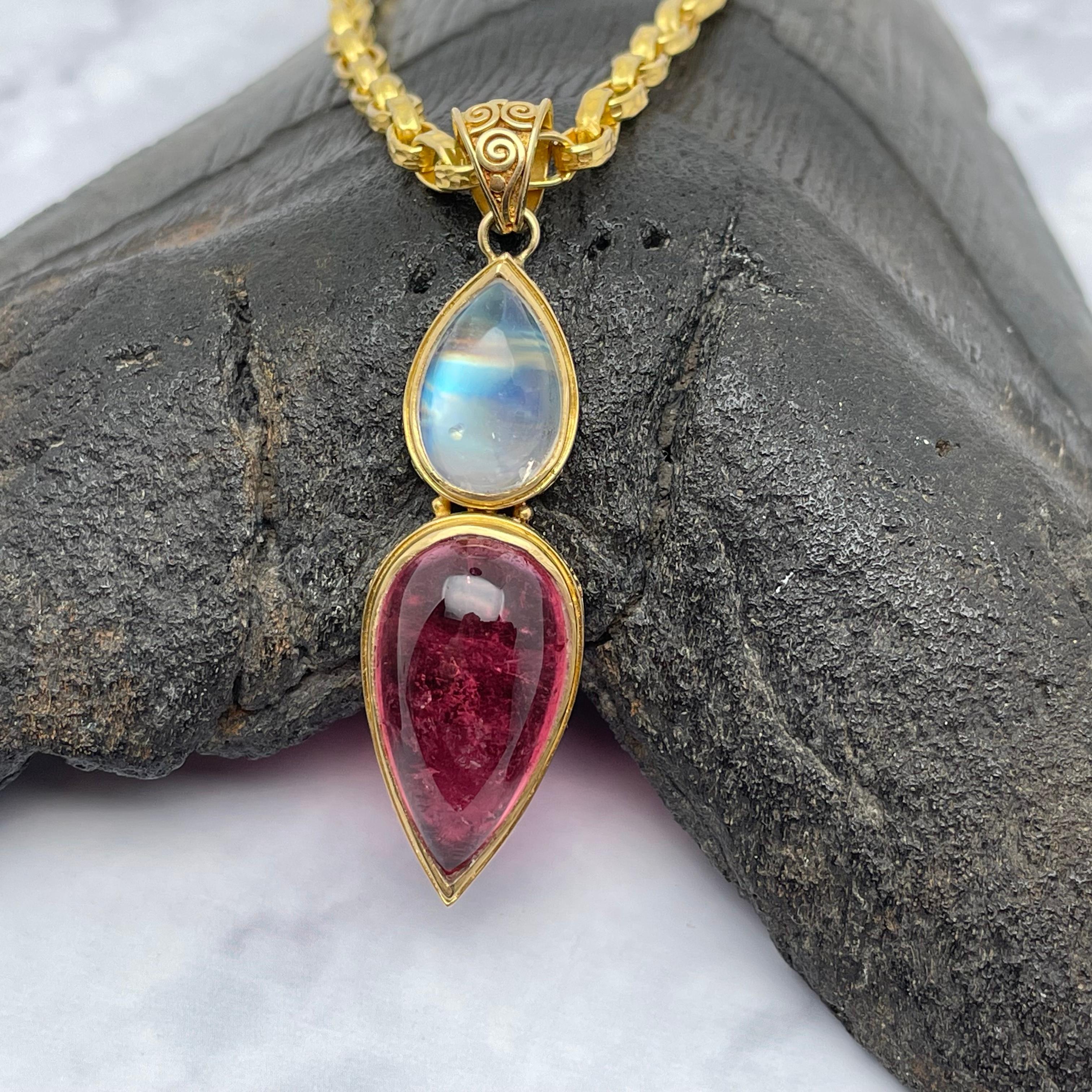 Steven Battelle 14.5 Carats Pink Tourmaline Rainbow Moonstone 18K Gold Pendant In New Condition For Sale In Soquel, CA