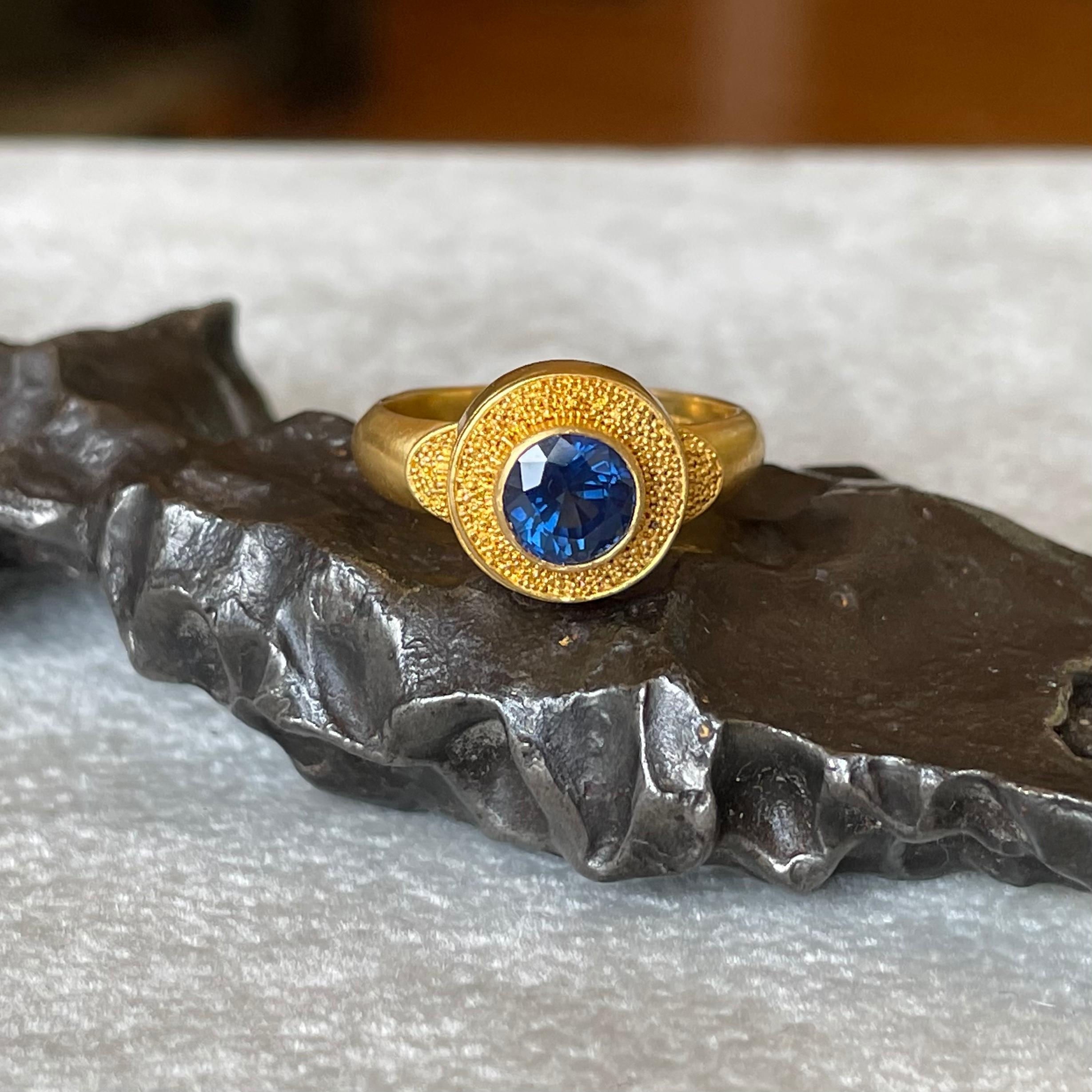 Steven Battelle 1.5 Carats Blue Sapphire 22K Granulated Ring For Sale 4