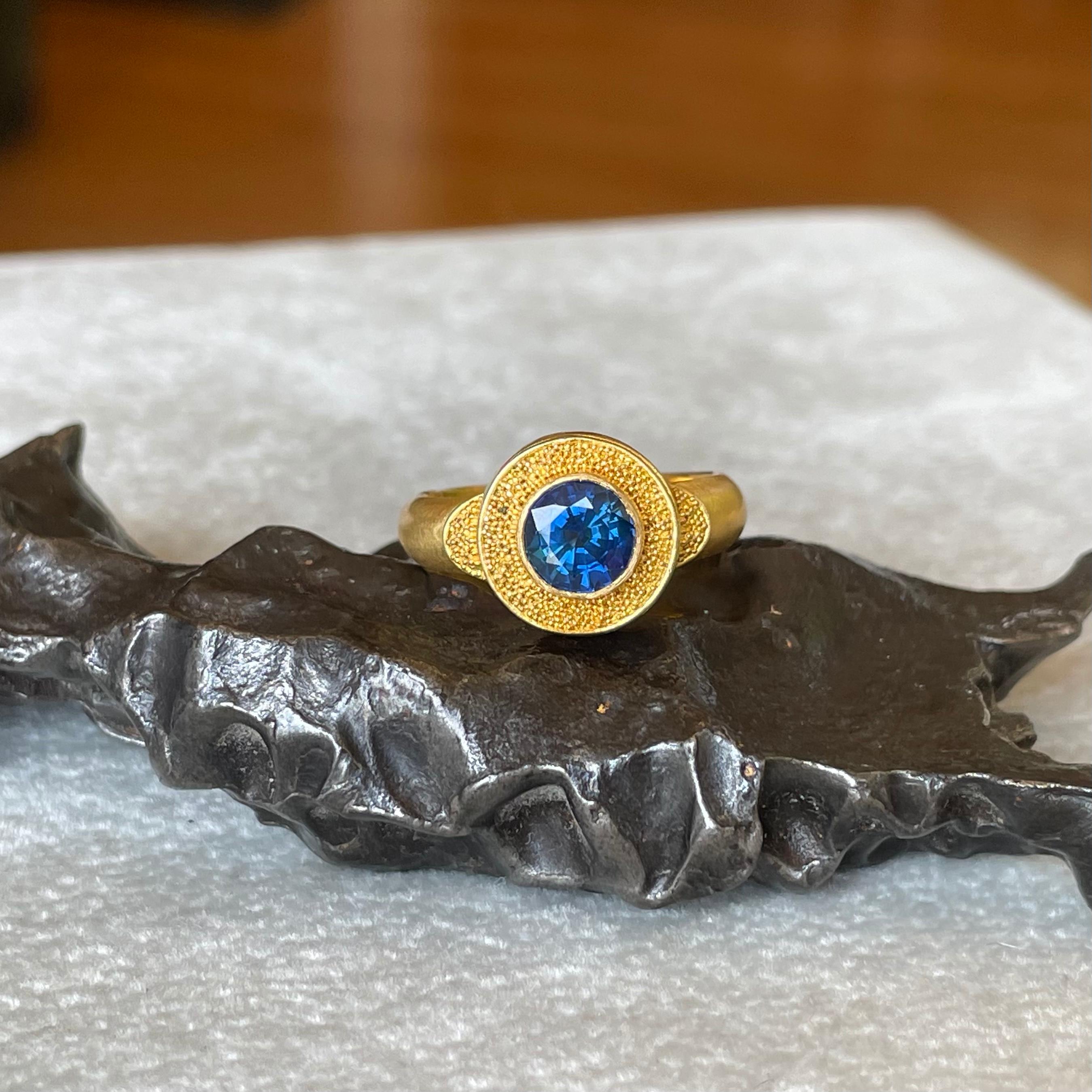 Steven Battelle 1.5 Carats Blue Sapphire 22K Granulated Ring For Sale 1