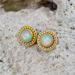Steven Battelle 1.5 Carats Cabochon Ethiopian Opla 18K Gołd Post Earrings