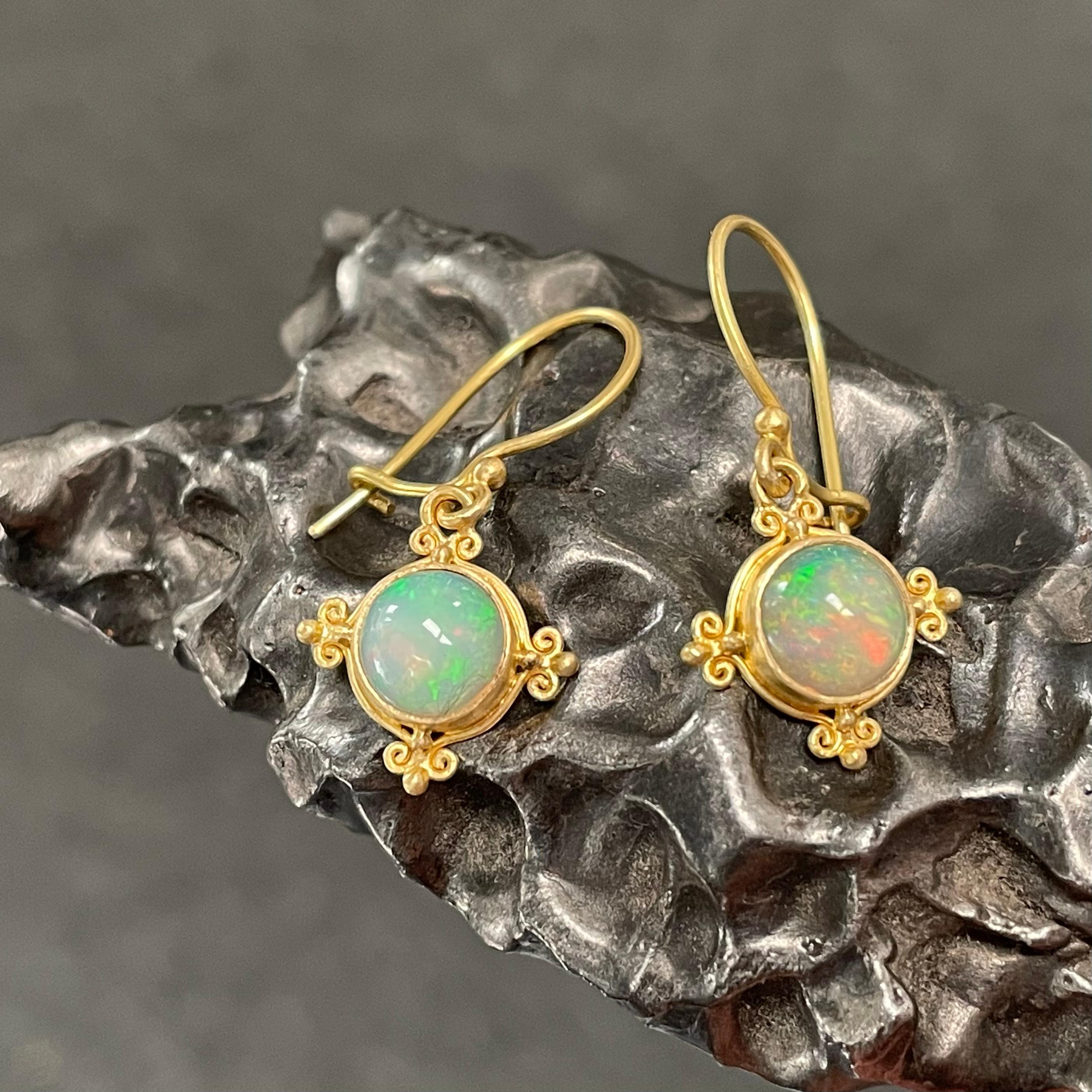 Steven Battelle Boucles d'oreilles en or 18 carats avec opale éthiopienne de 1,5 carat Pour femmes en vente
