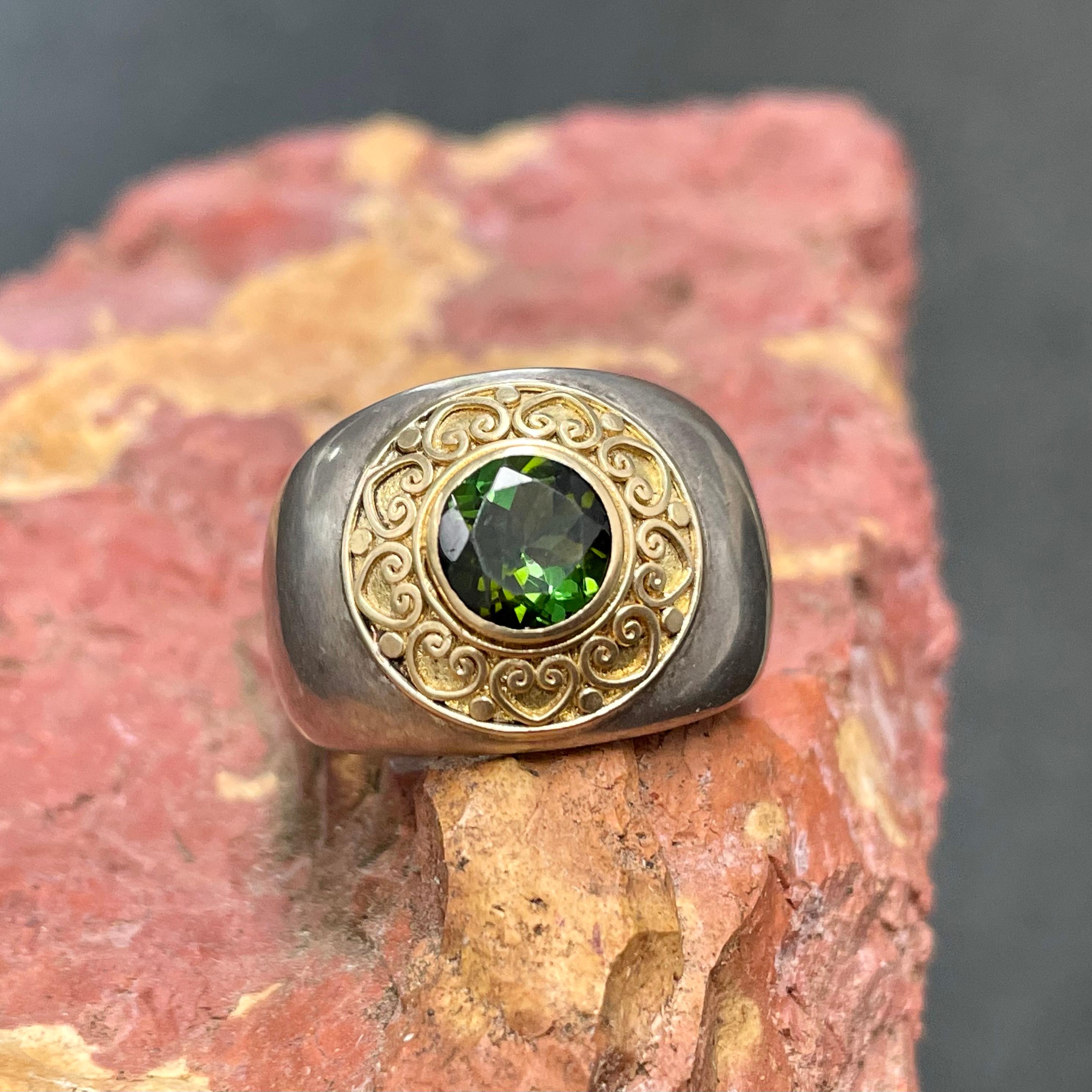 Contemporary Steven Battelle 1.5 Carats Green Tourmaline Silver/18K Gold Ring For Sale