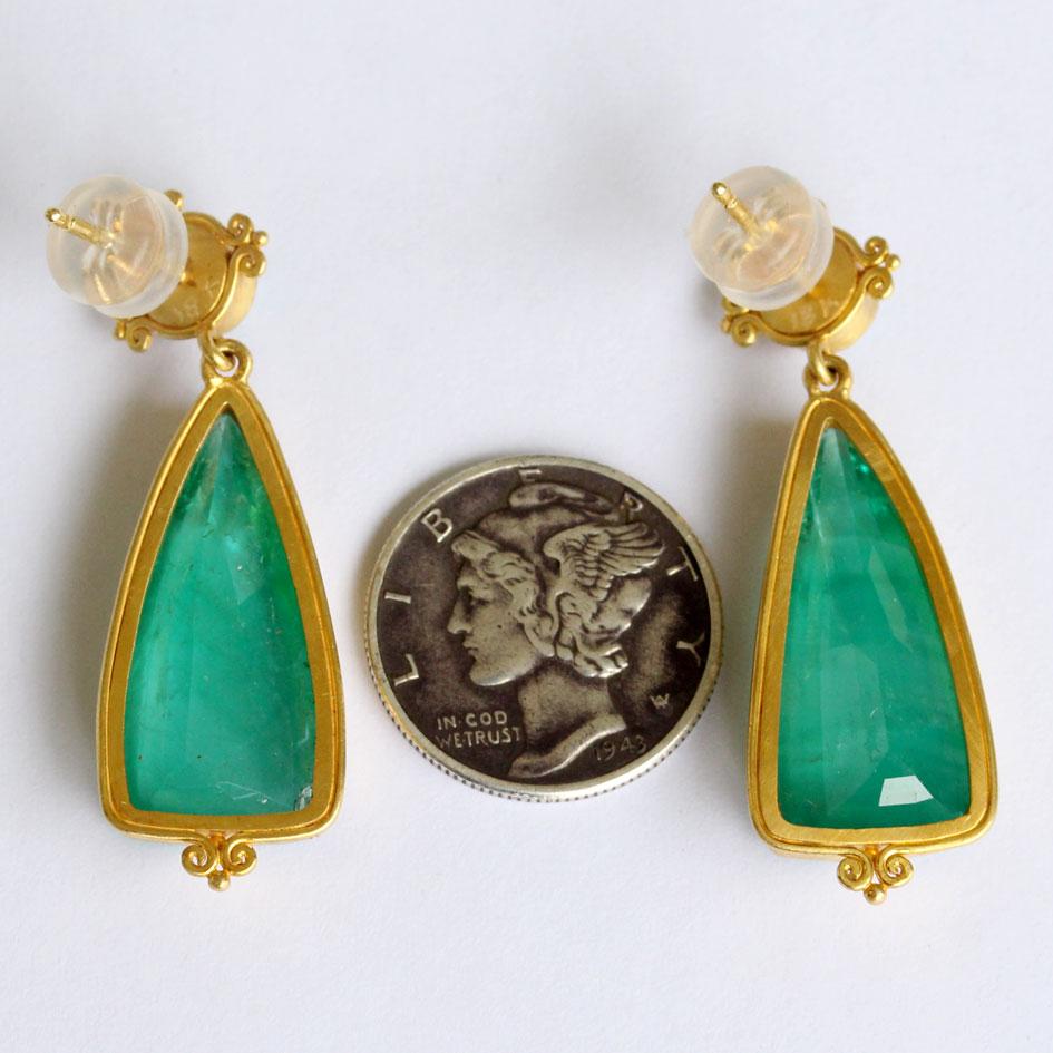 Contemporary Steven Battelle 15.1 Carats Emerald Ethiopian Opal 18K Gold Post Earrings For Sale