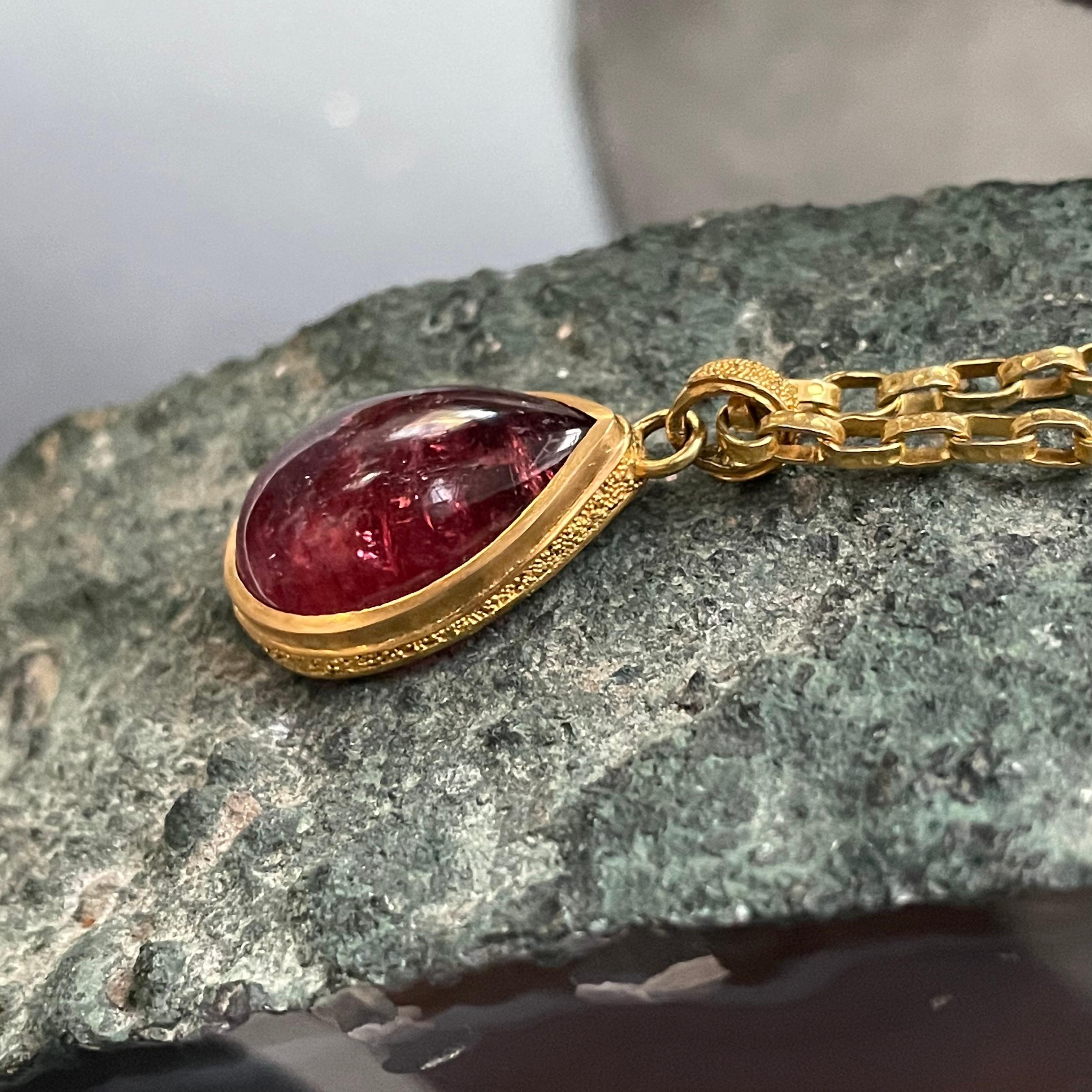 Steven Battelle 15.8 Carats Pink Tourmaline 22k Gold Pendant For Sale 3