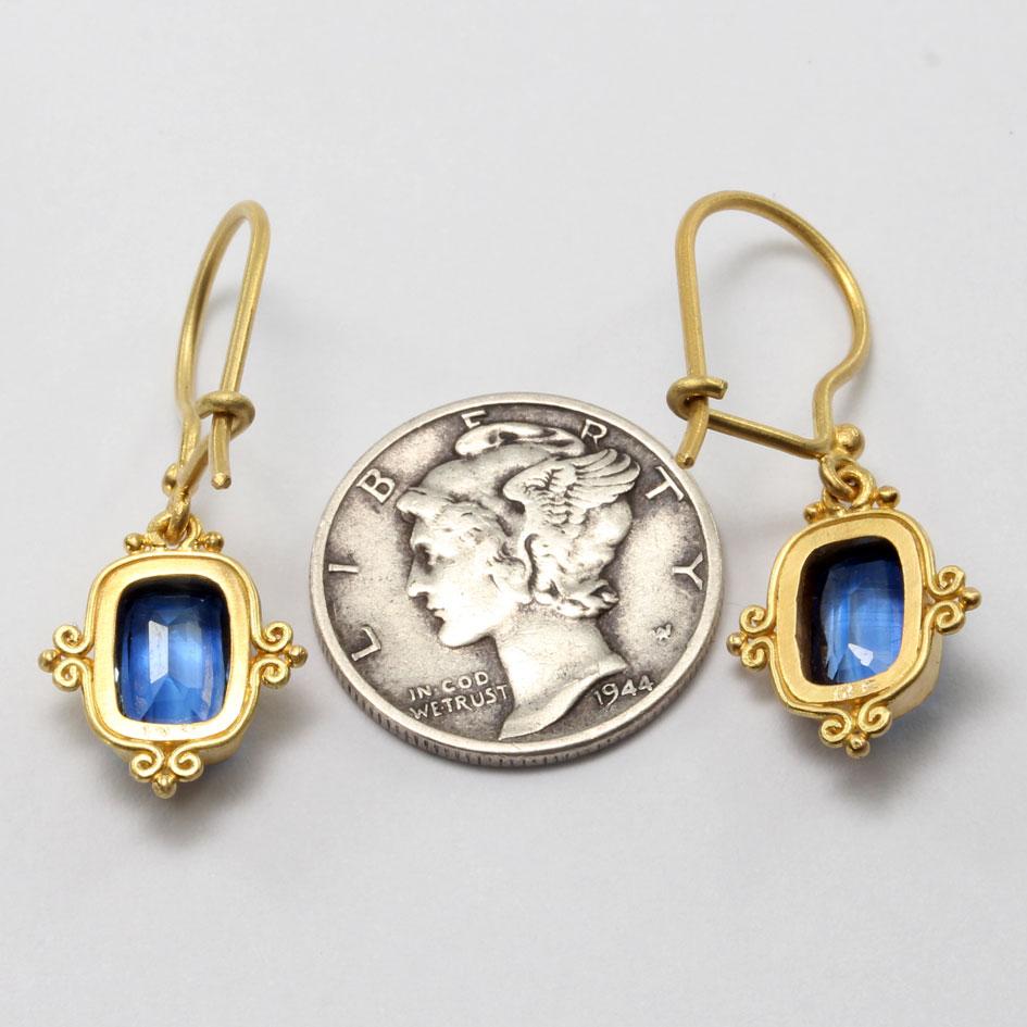 Contemporary Steven Battelle 1.6 Carats Kyanite 18K Gold Wire Earrings For Sale