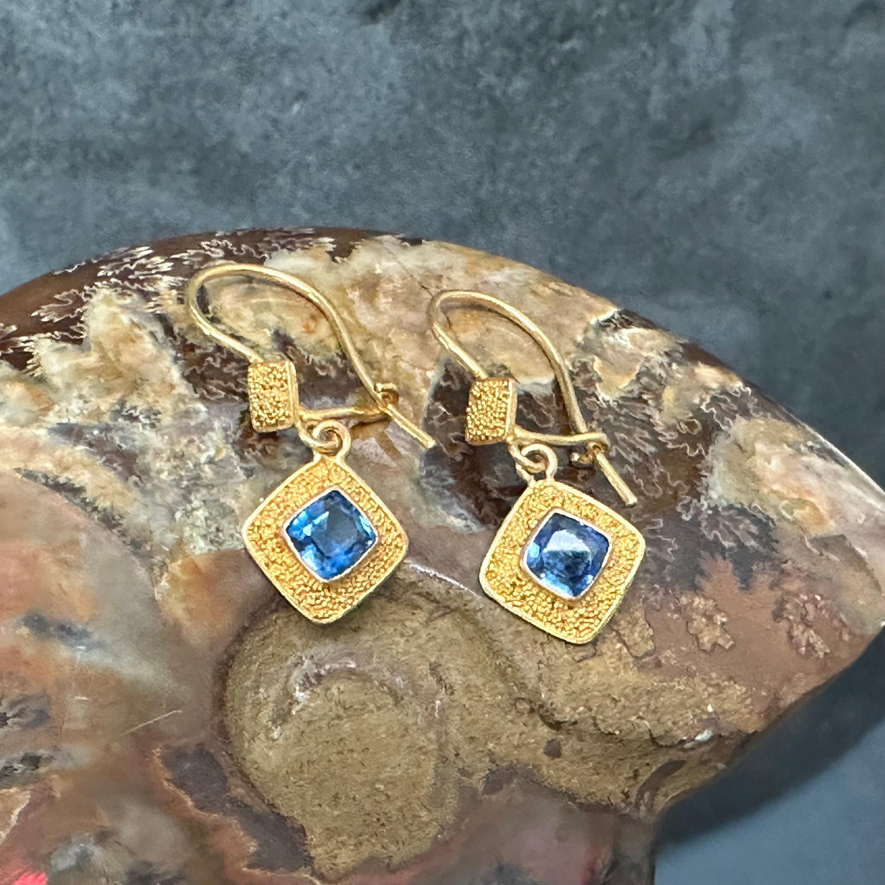 Steven Battelle 1.6 Carats Kyanite 22K Gold Wire Earrings  For Sale 4