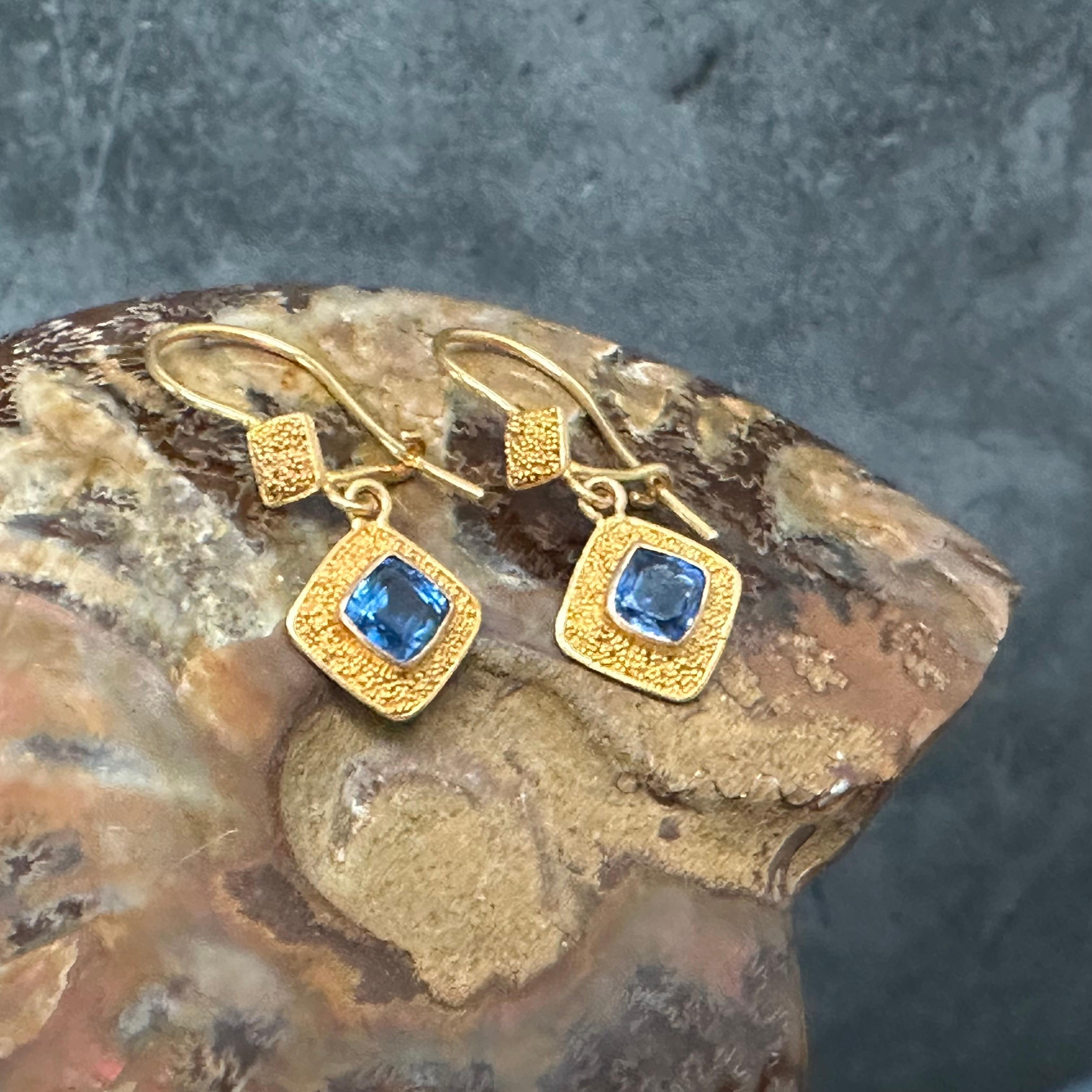 Steven Battelle 1.6 Carats Kyanite 22K Gold Wire Earrings  For Sale 3
