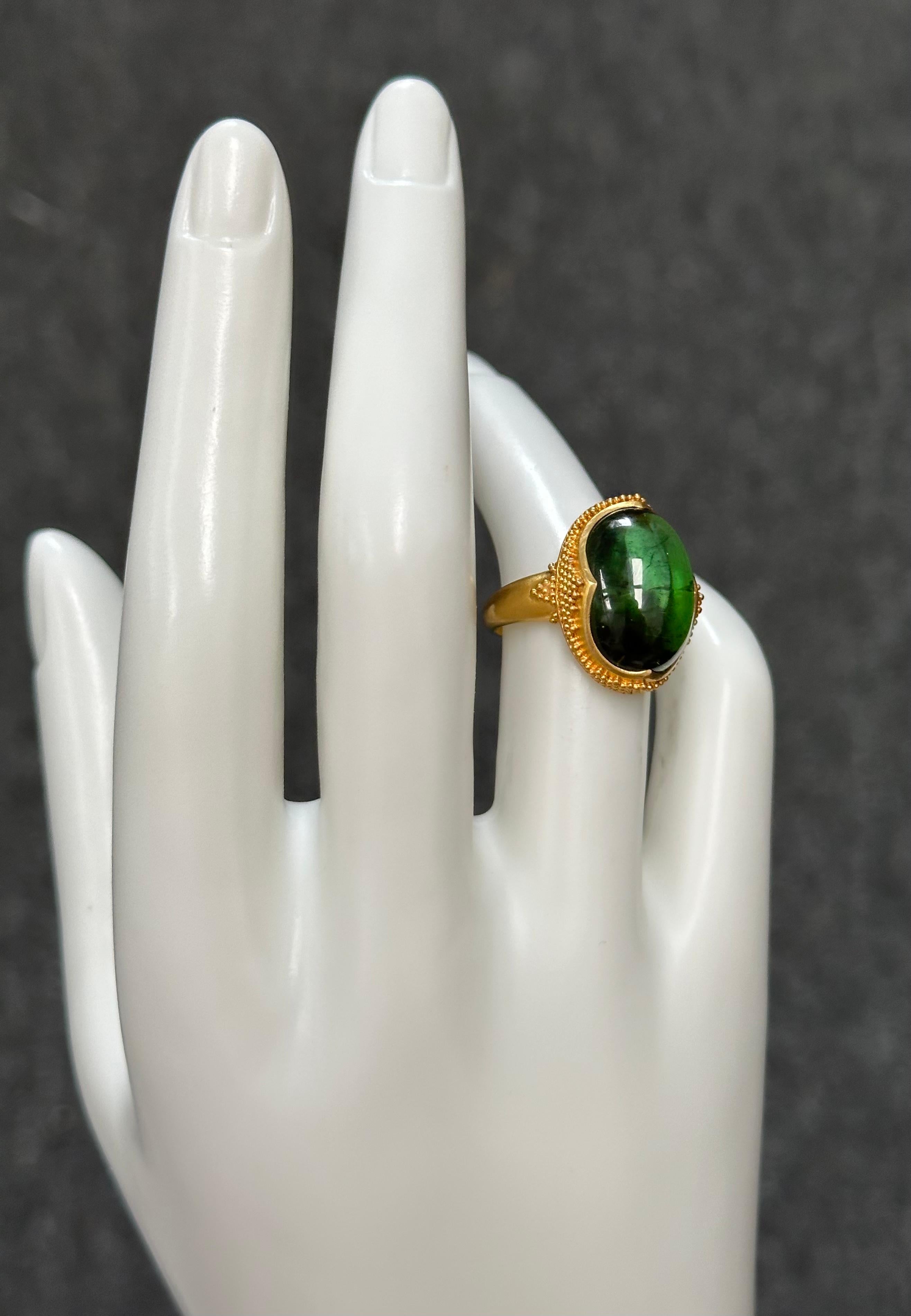 Contemporary 16.0 Carats Cabochon Green Tourmaline 22k Gold Ring For Sale
