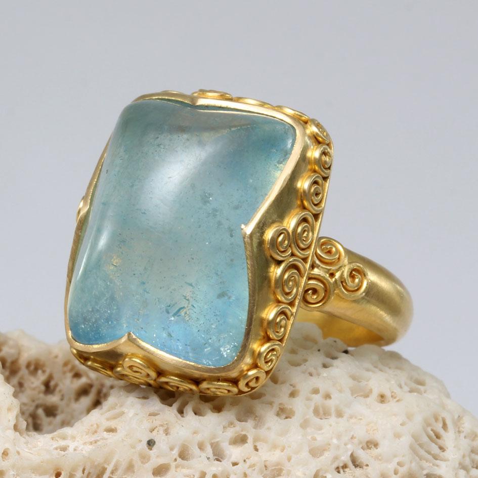 Women's or Men's Steven Battelle 16.5 Carats Aquamarine Cabochon 18K Gold Ring For Sale