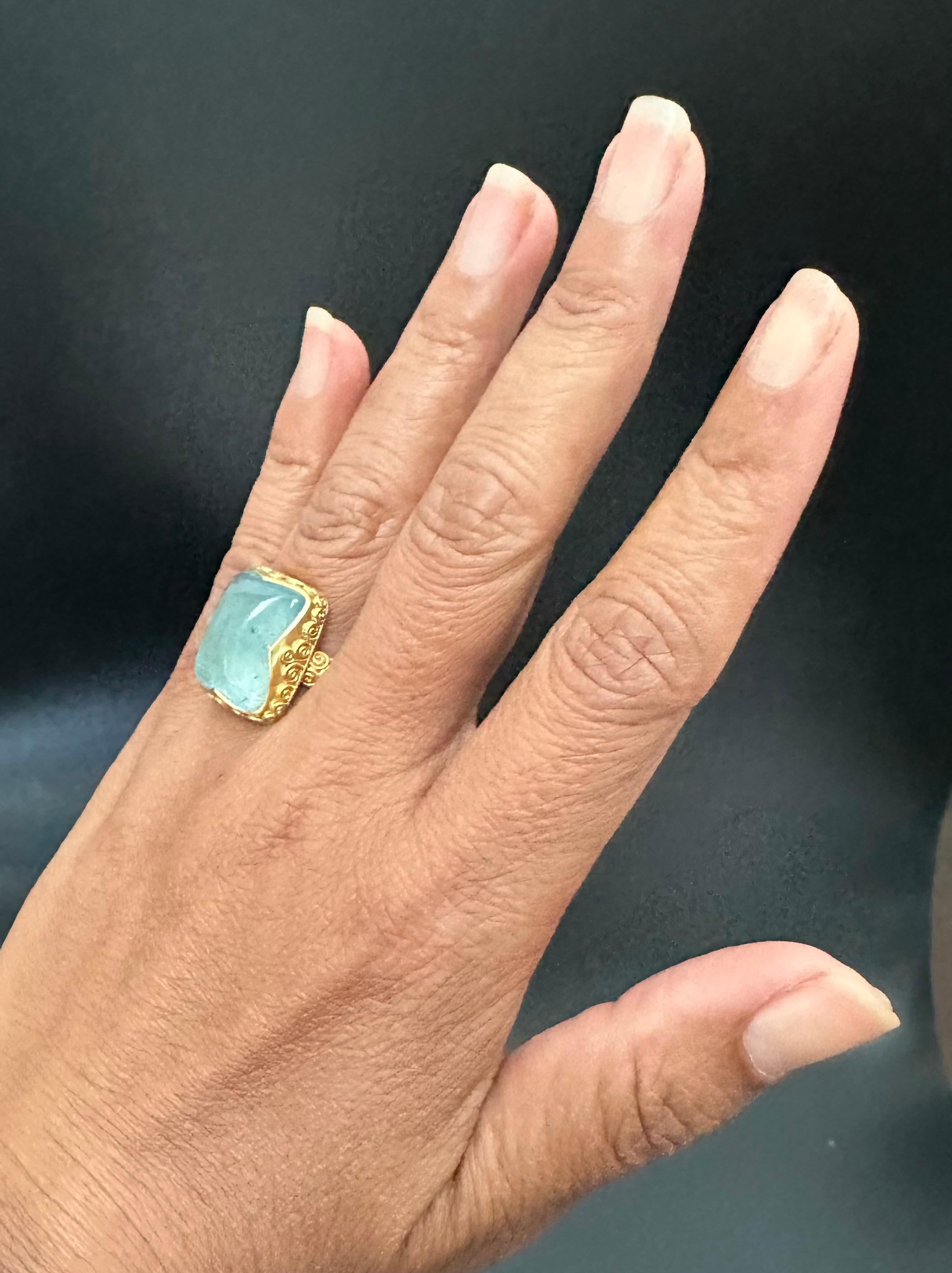 Steven Battelle 16.5 Carats Aquamarine Cabochon 18K Gold Ring For Sale 2