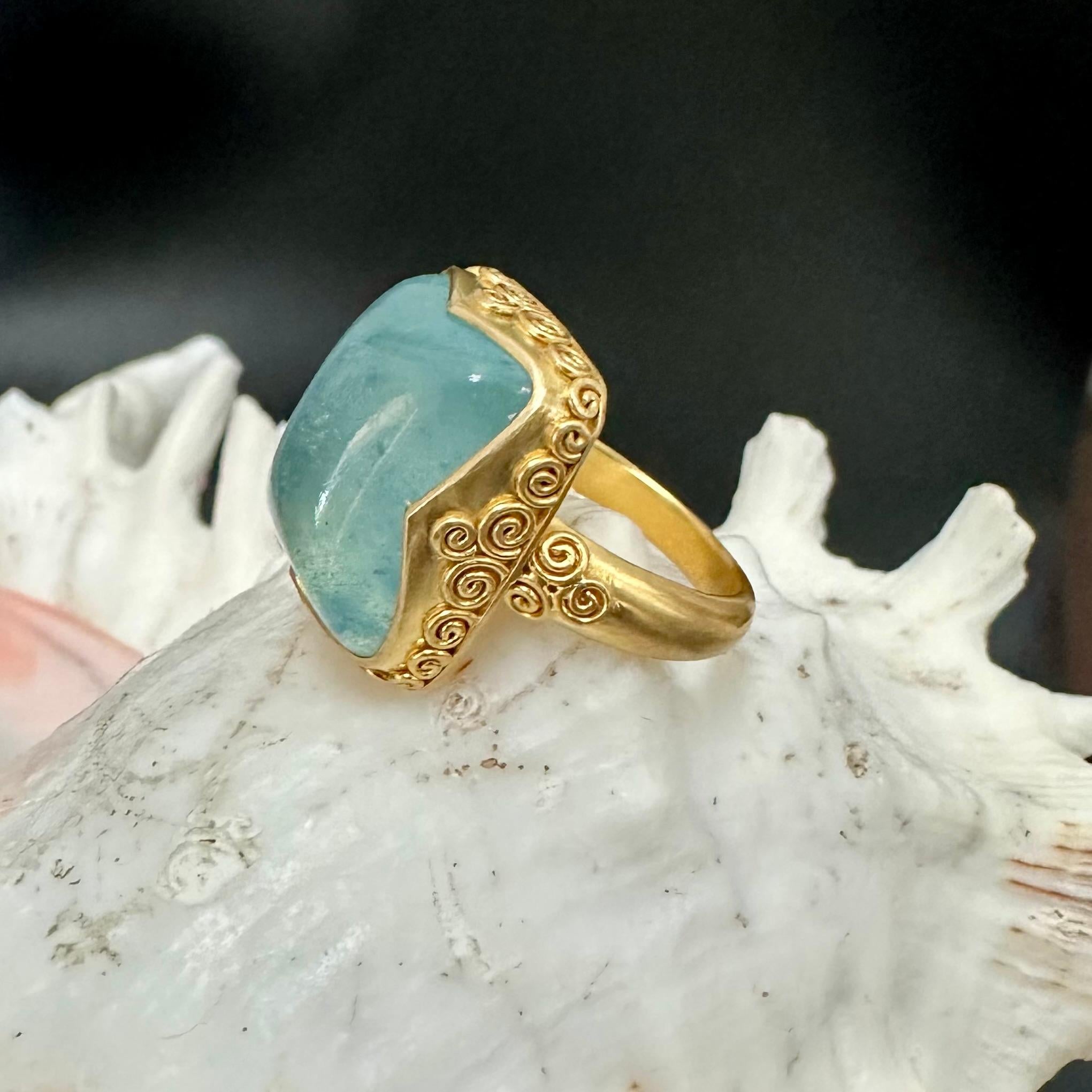 Steven Battelle 16.5 Carats Aquamarine Cabochon 18K Gold Ring For Sale 4