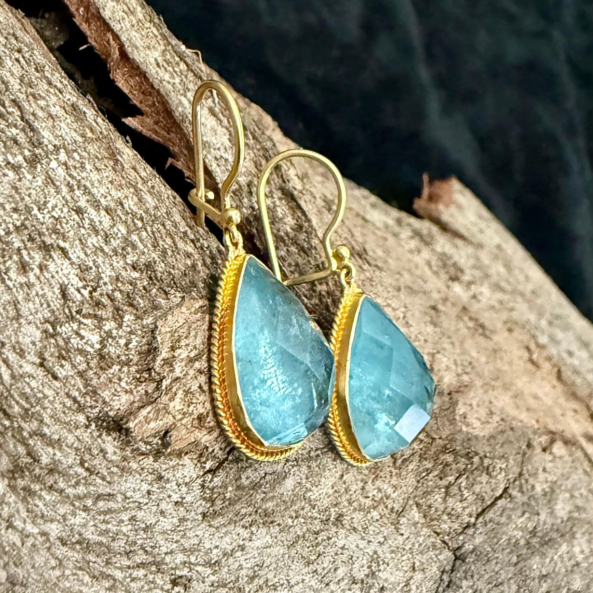 da uomo o donna Steven Battelle Orecchini a filo in oro 18K con acquamarina da 16,9 carati in vendita