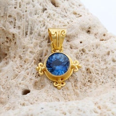Steven Battelle 1.7 Carats Kyanite 18K Gold Pendant