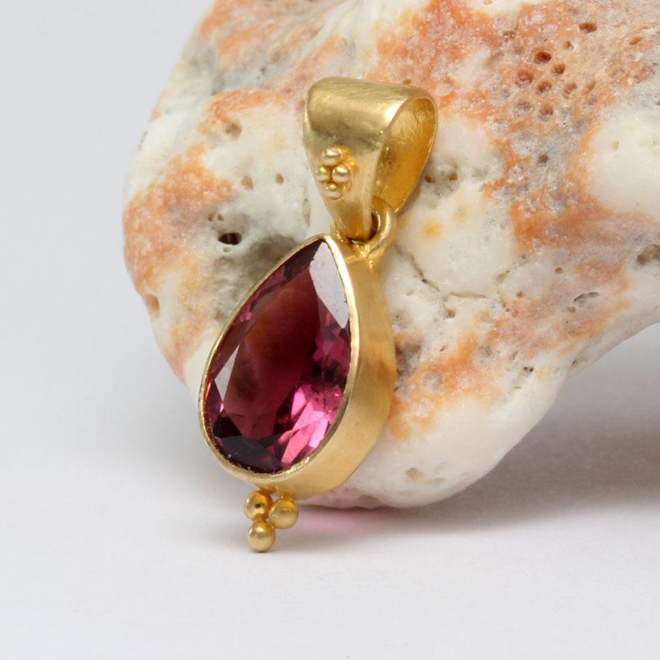 Contemporain Steven Battelle 1.7 Carats Tourmaline rose pendentif en or 18K avec chaîne 18