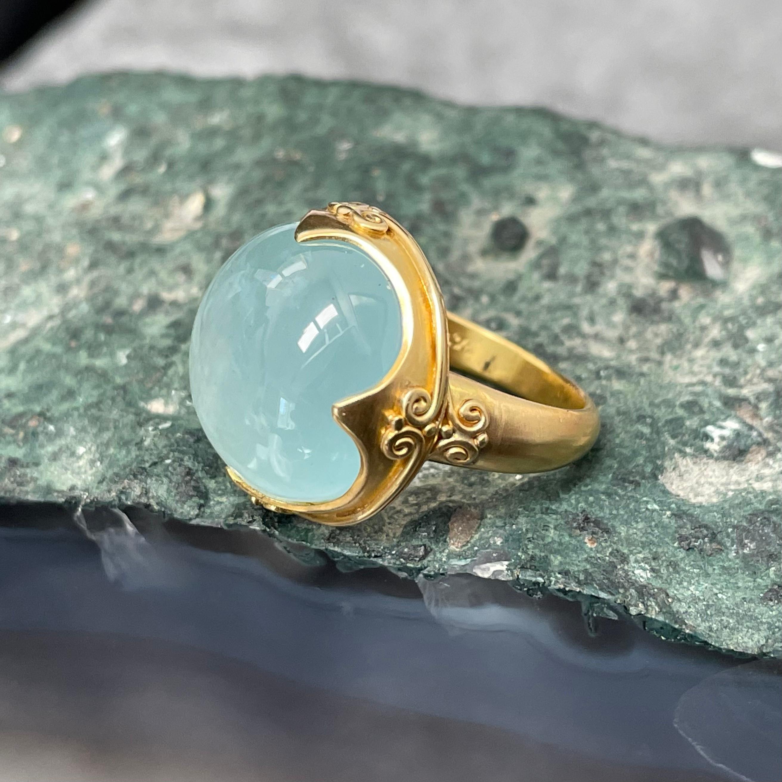 Steven Battelle 18 Karat Goldring mit 17,0 Karat rundem Aquamarin-Cabochon 1