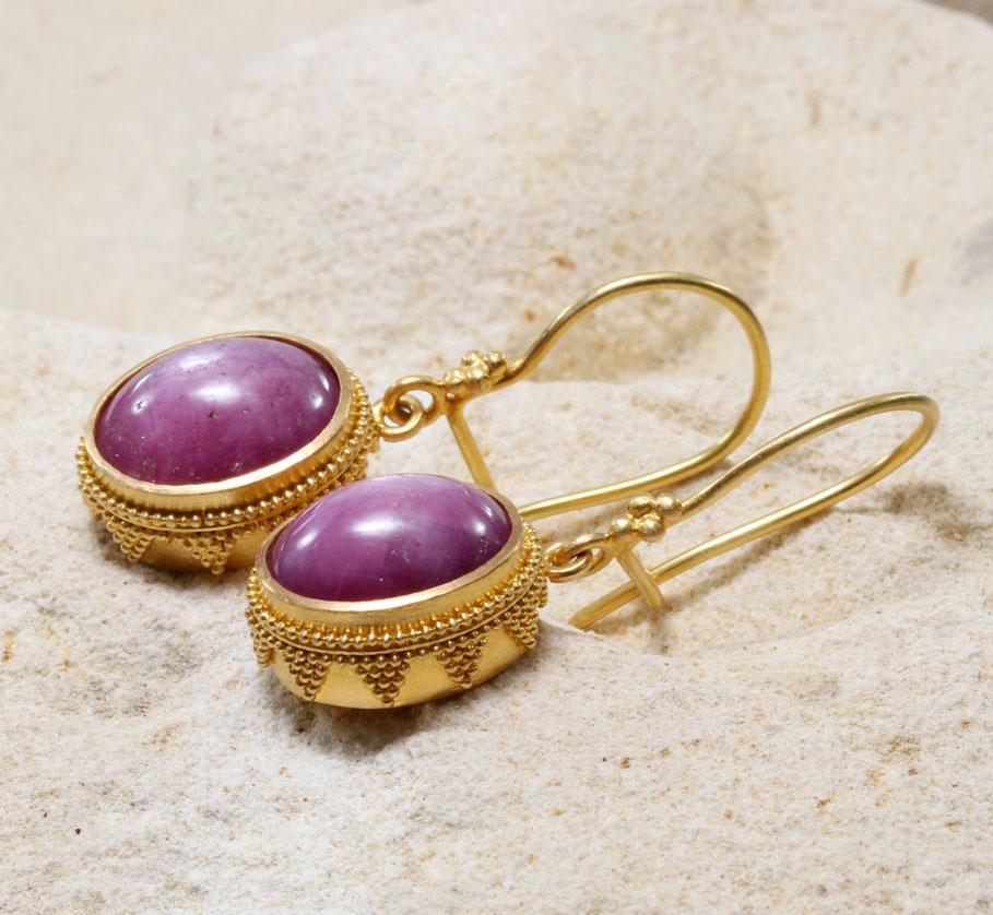 Cabochon Steven Battelle 17.2 Carats Indian Star Ruby Granulated 22K Gold Earrings  For Sale