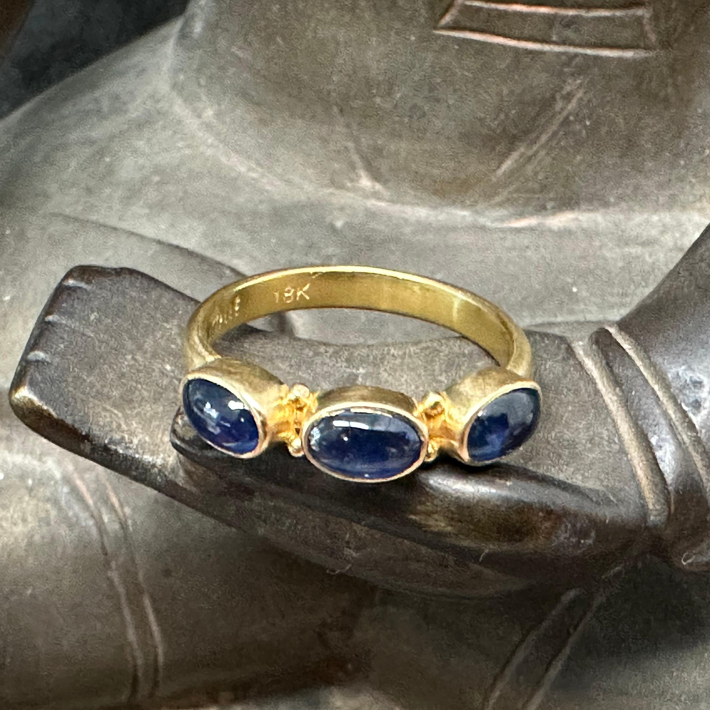Steven Battelle 1.8 Carats Cabochon Blue Sapphires 18k Gold Ring For Sale 7