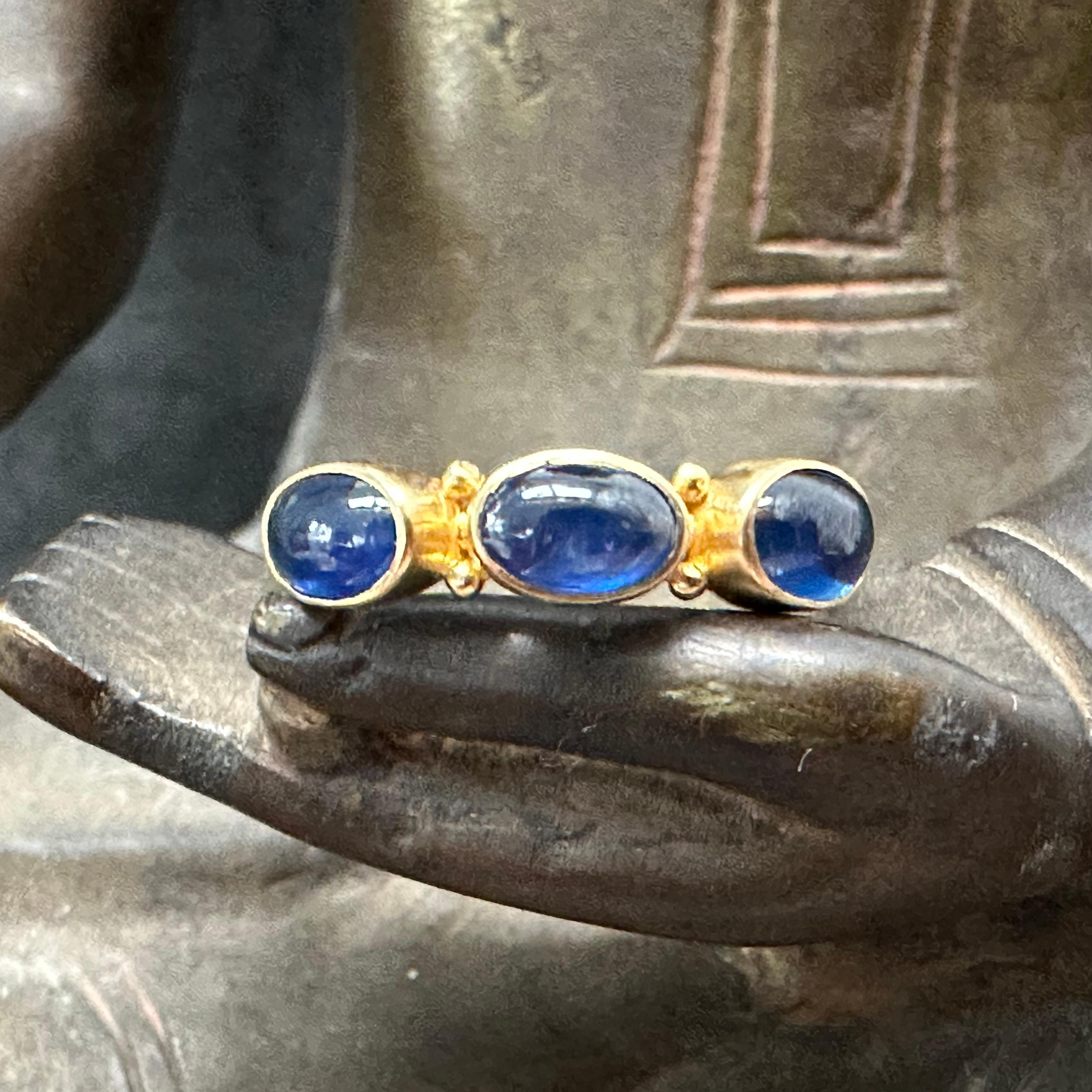 Steven Battelle 1.8 Carats Cabochon Blue Sapphires 18k Gold Ring For Sale 9