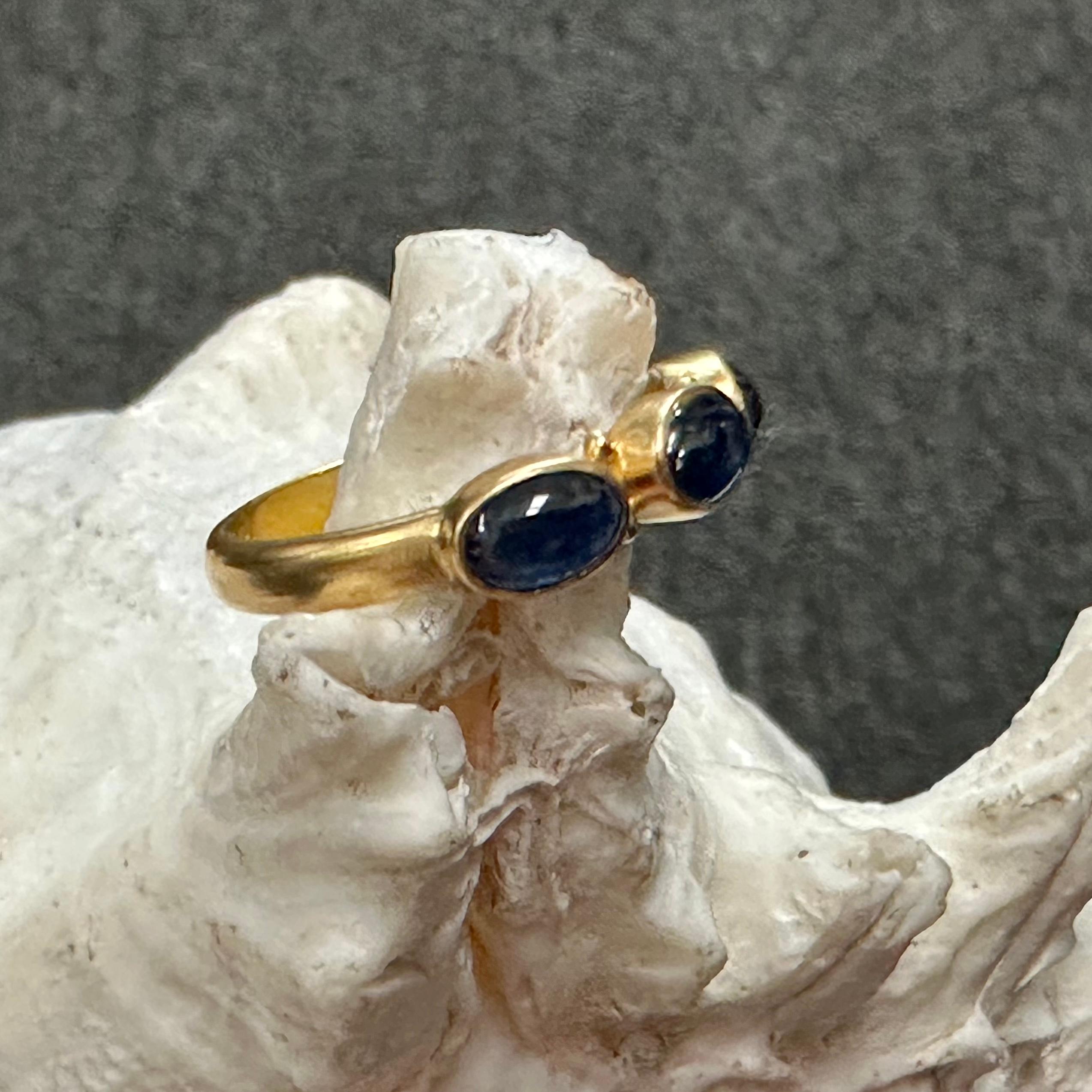 Steven Battelle 1.8 Carats Cabochon Blue Sapphires 18k Gold Ring For Sale 10