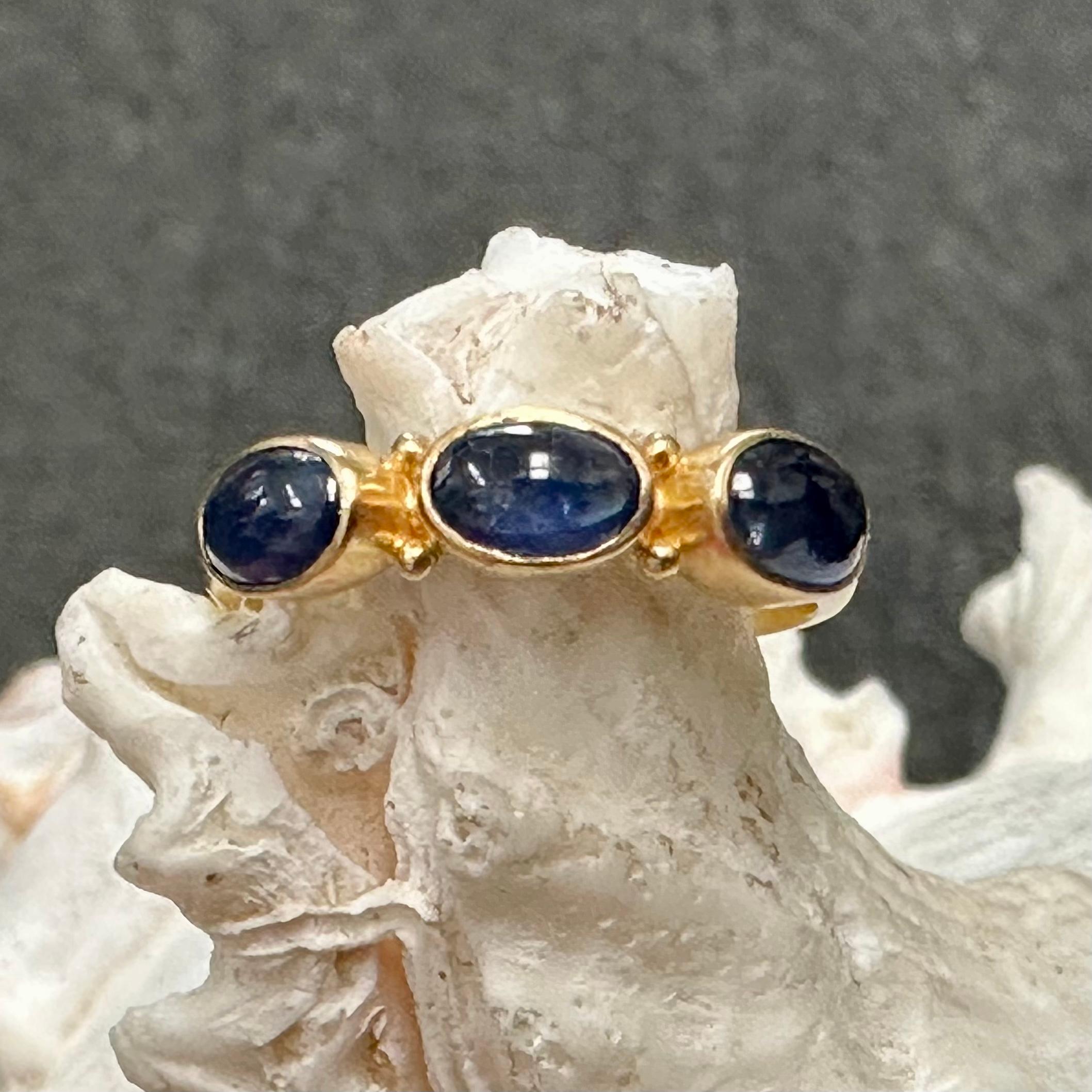 Steven Battelle 1.8 Carats Cabochon Blue Sapphires 18k Gold Ring For Sale 11